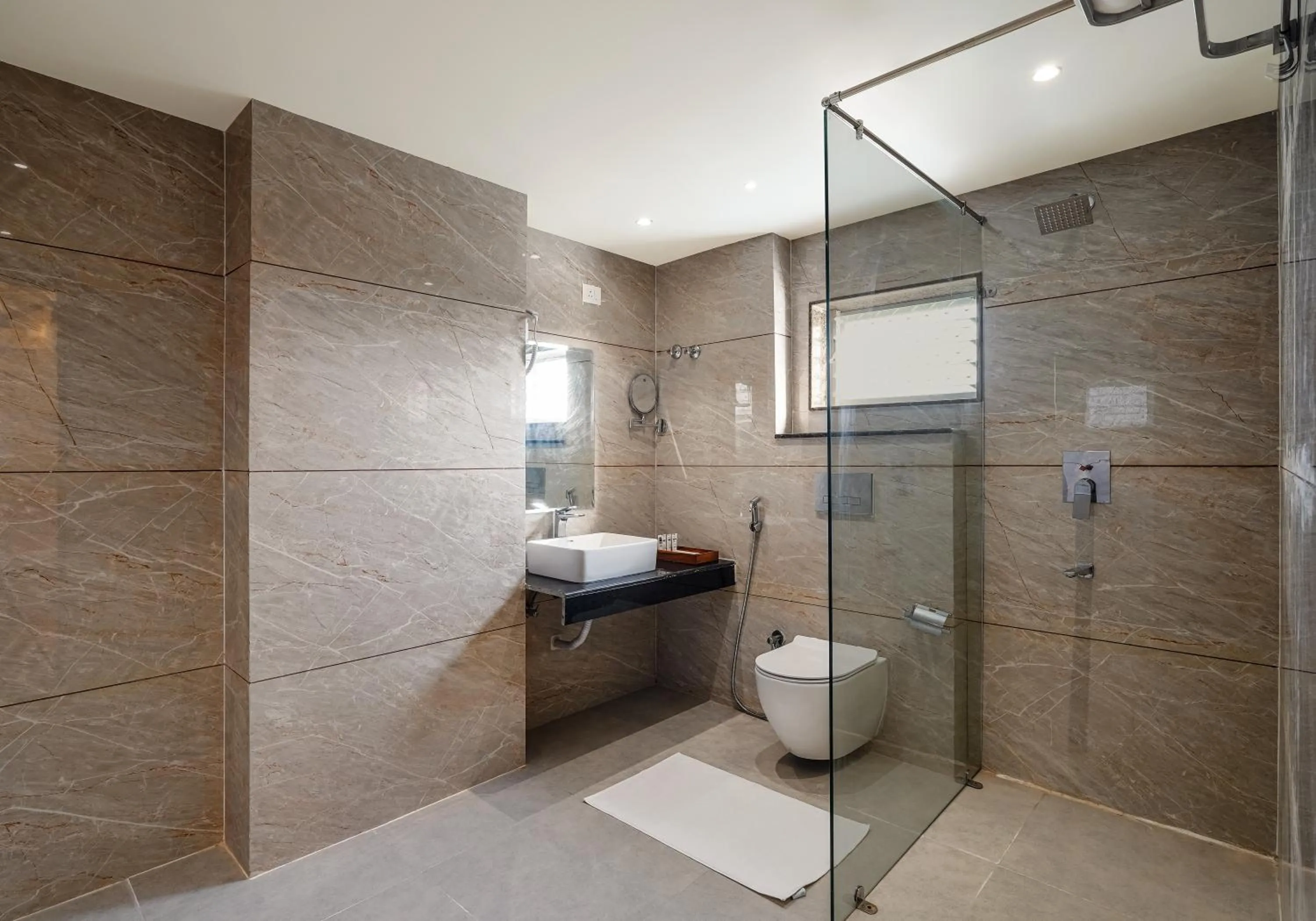 Toilet in Sinclairs Udaipur