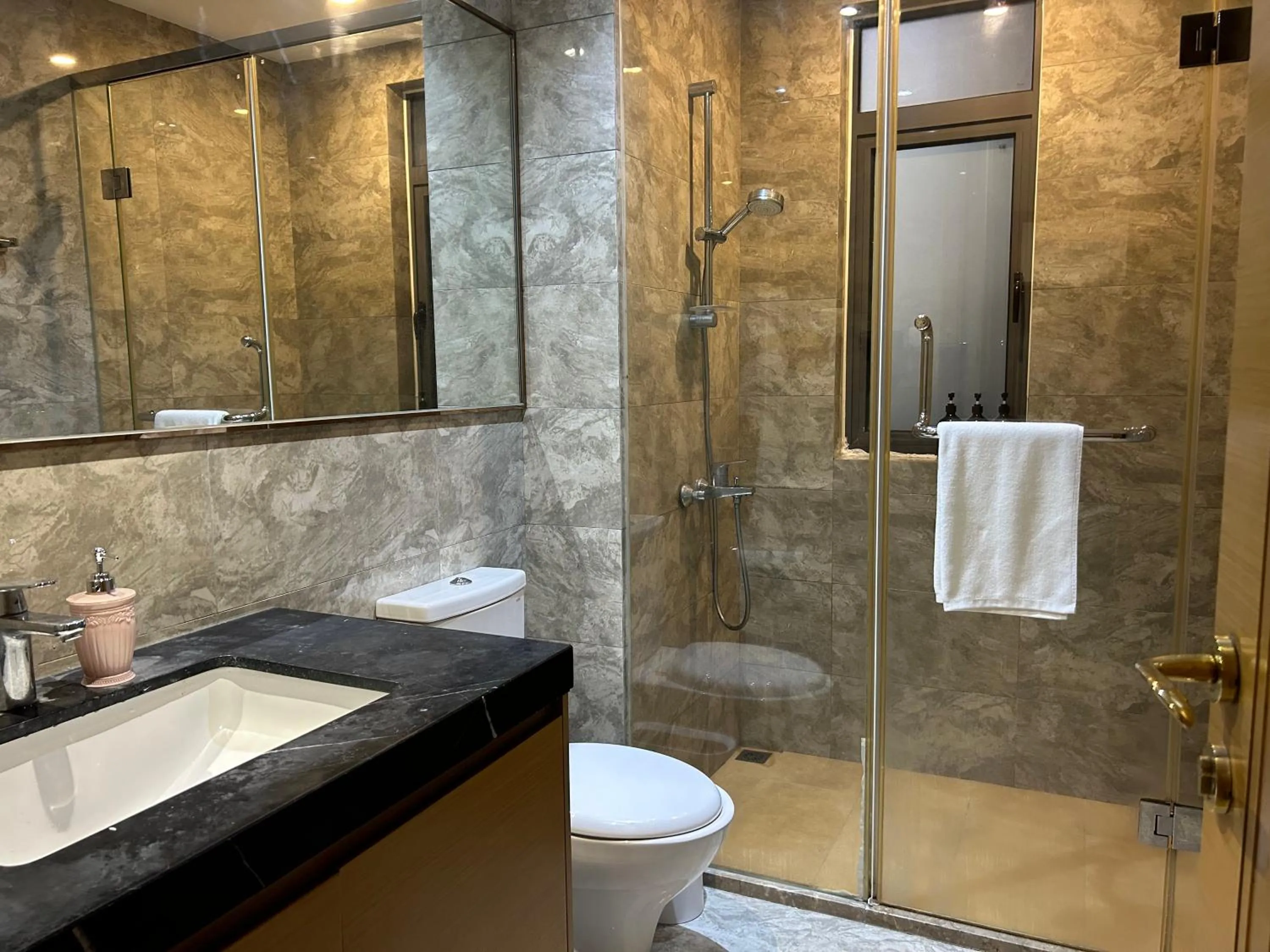 Shower in R&F Princess Cove Superior Homestay Nearby CIQ By Han Lin Sojourn