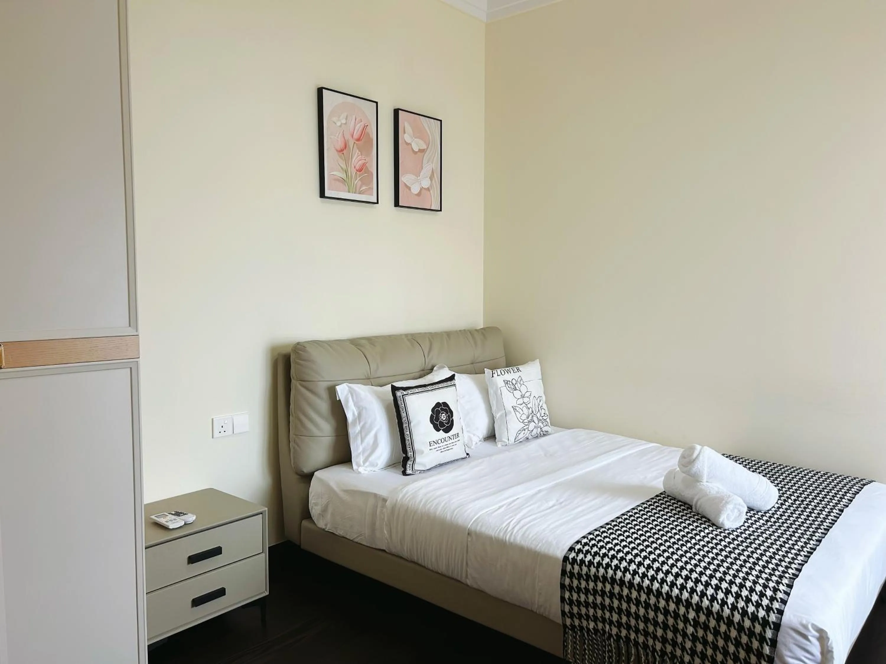 Bed in R&F Princess Cove Superior Homestay Nearby CIQ By Han Lin Sojourn