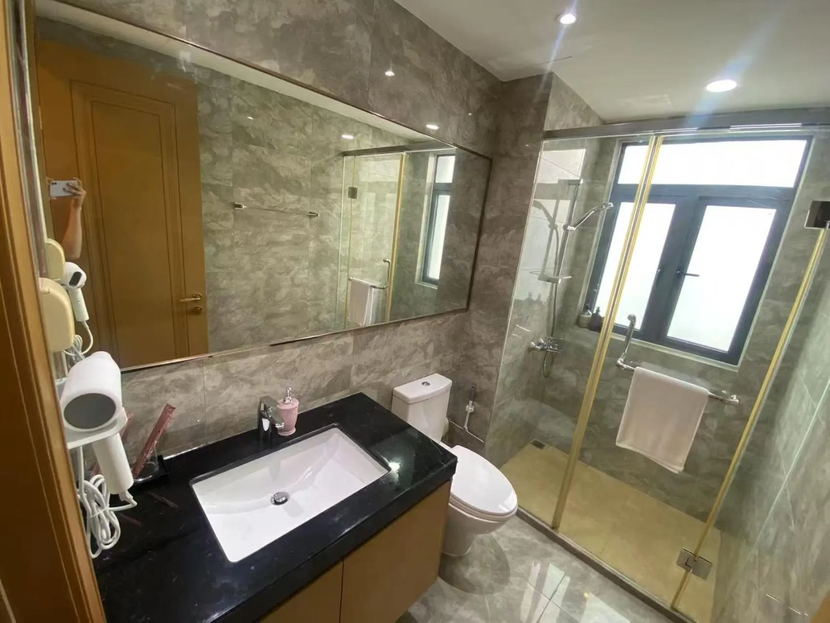 Shower in R&F Princess Cove Superior Homestay Nearby CIQ By Han Lin Sojourn