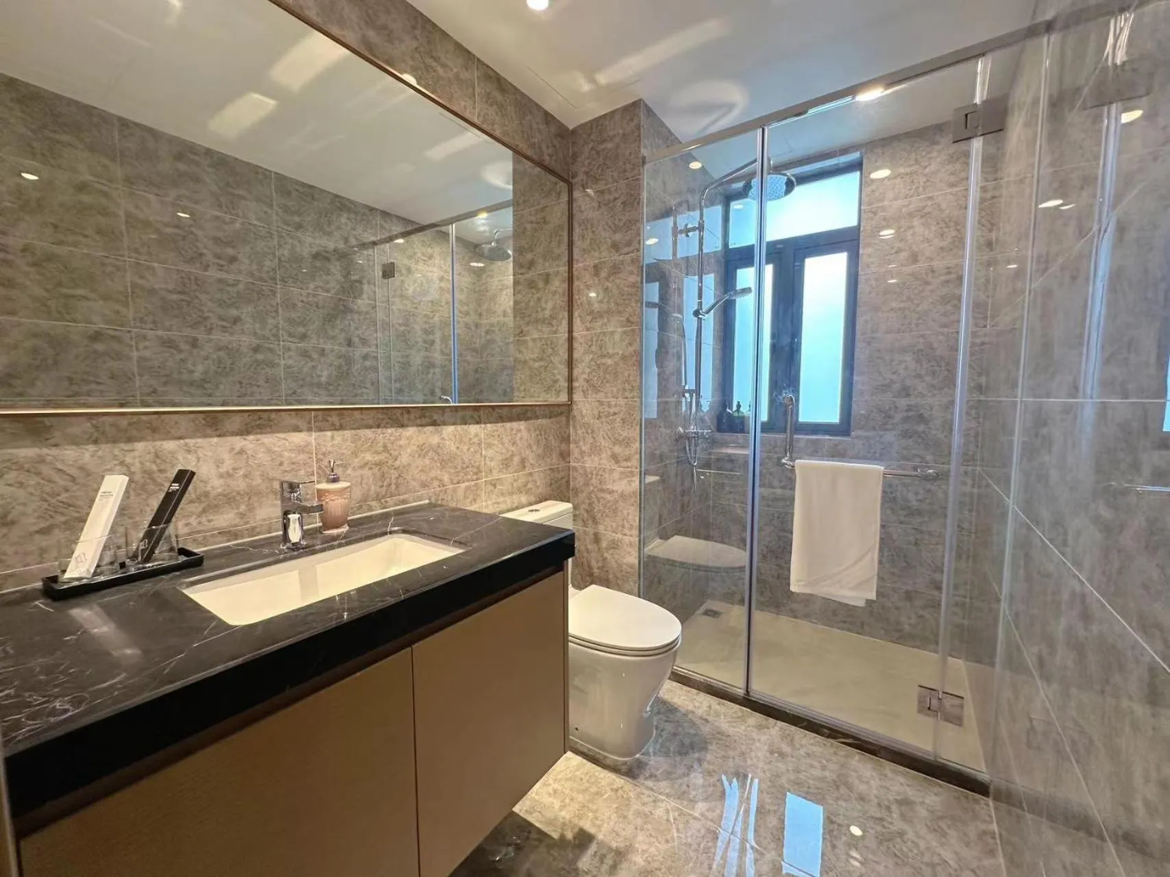 Shower in R&F Princess Cove Superior Homestay Nearby CIQ By Han Lin Sojourn