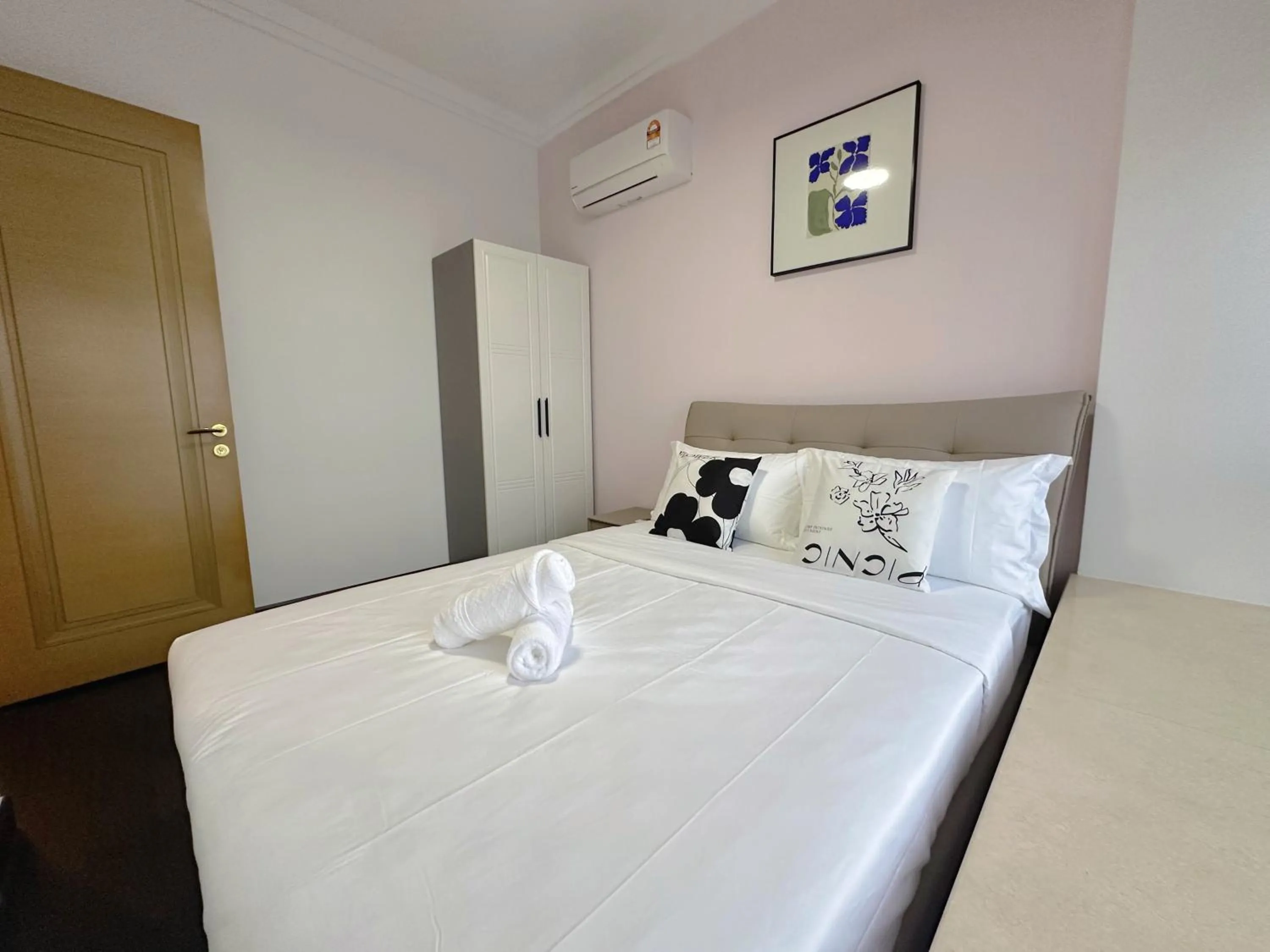 Bed in R&F Princess Cove Superior Homestay Nearby CIQ By Han Lin Sojourn