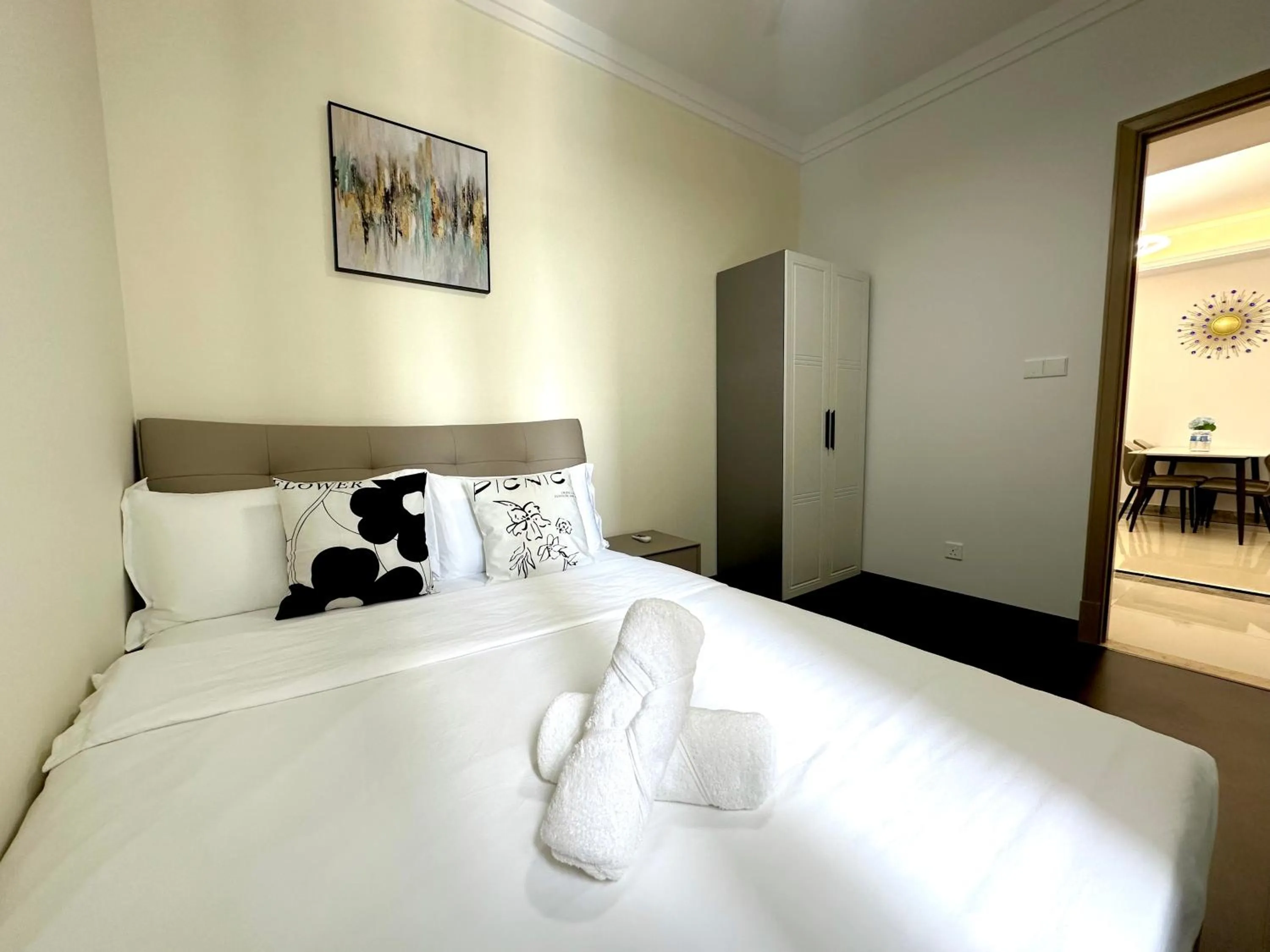 Bed in R&F Princess Cove Superior Homestay Nearby CIQ By Han Lin Sojourn