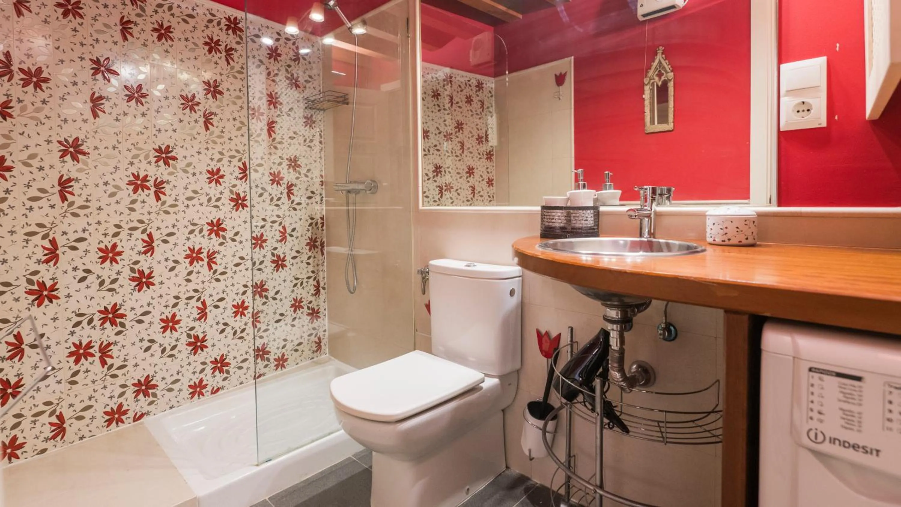 Shower in El Capricho de Toledo