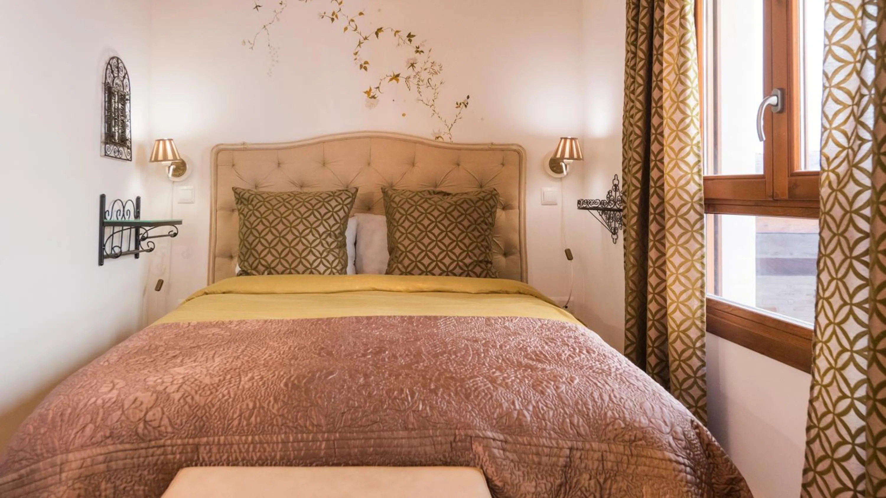 Bed in El Capricho de Toledo