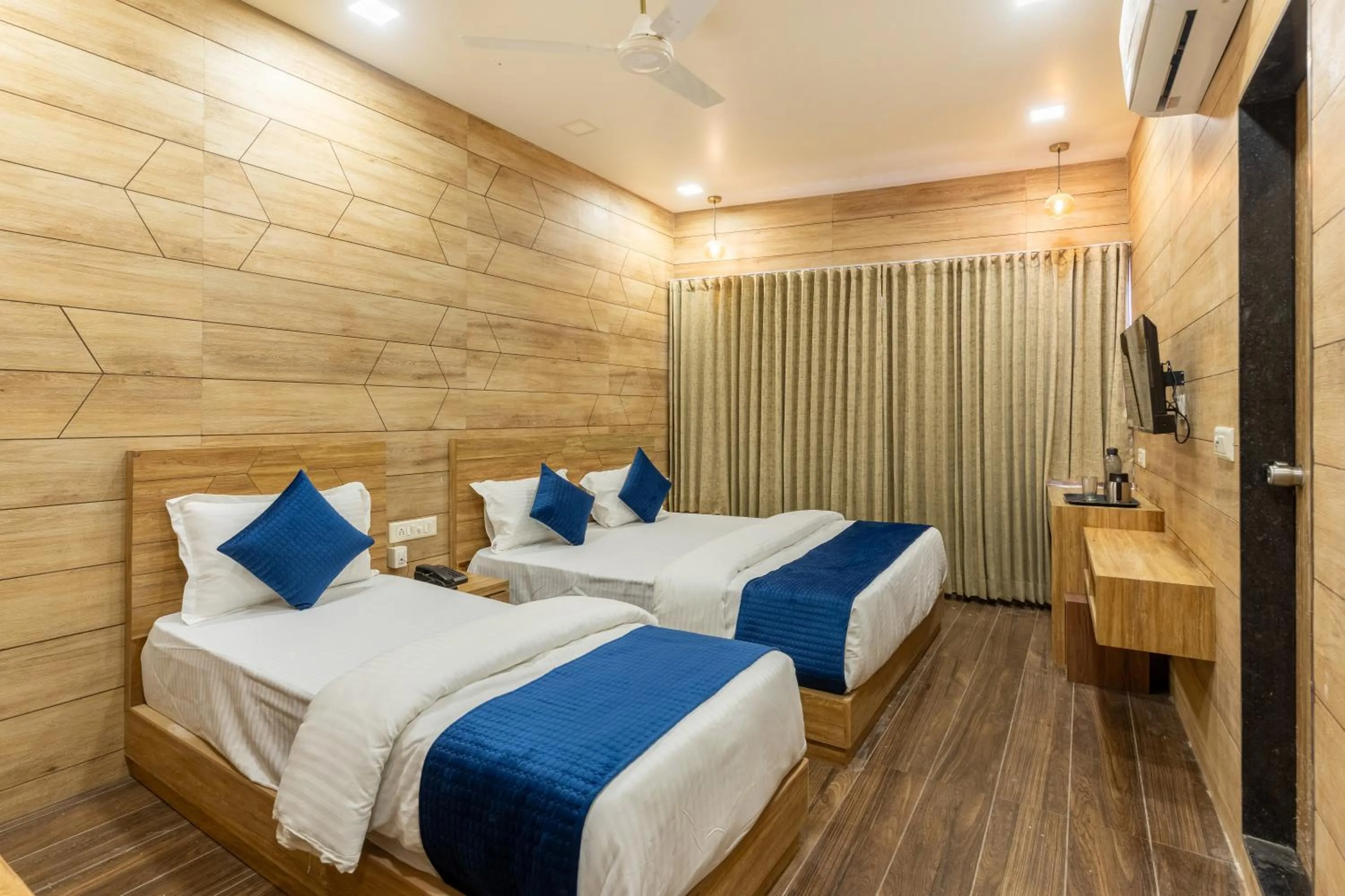 Bed in Hotel Noble Inn, Ahmedabad