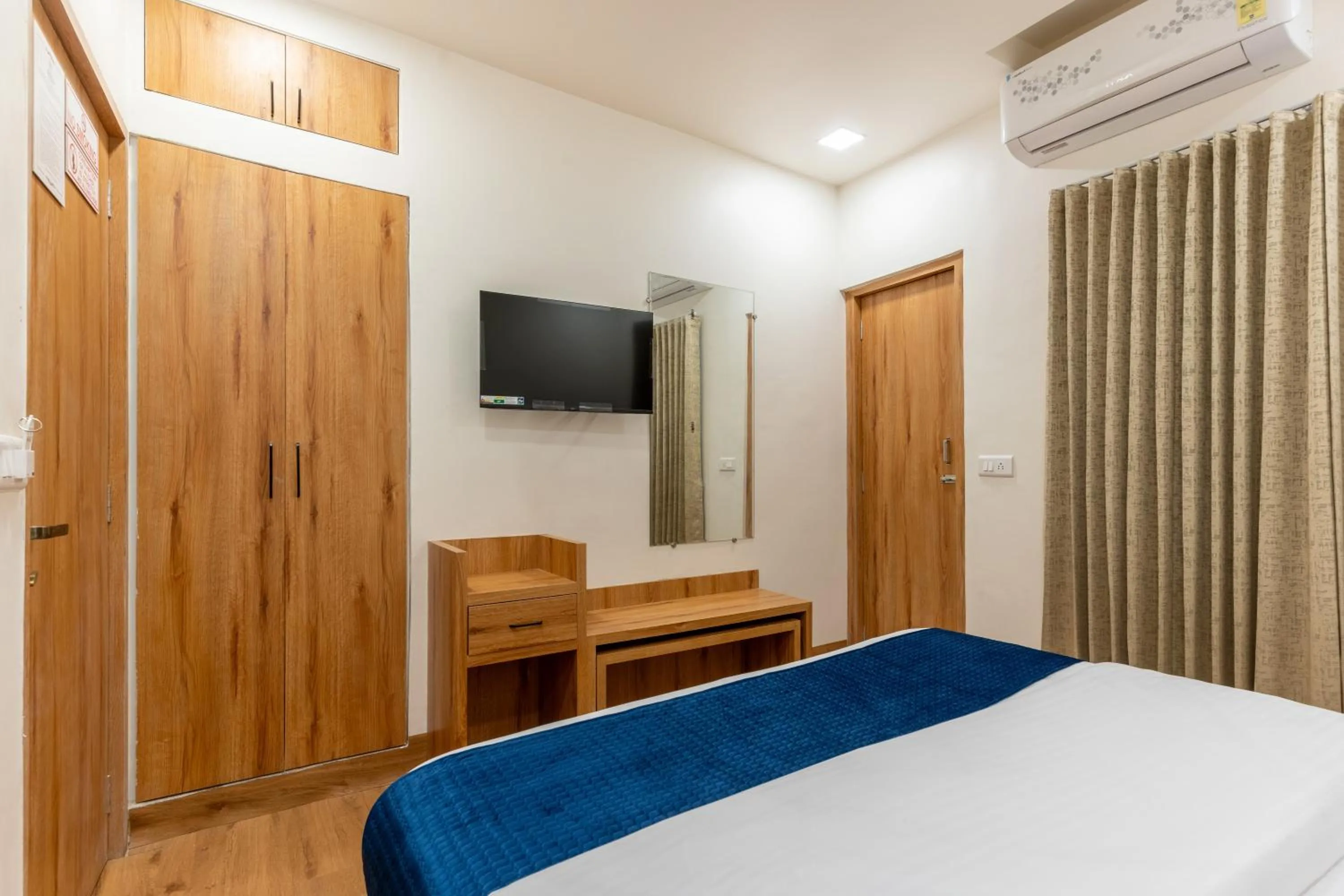 Bed in Hotel Noble Inn, Ahmedabad