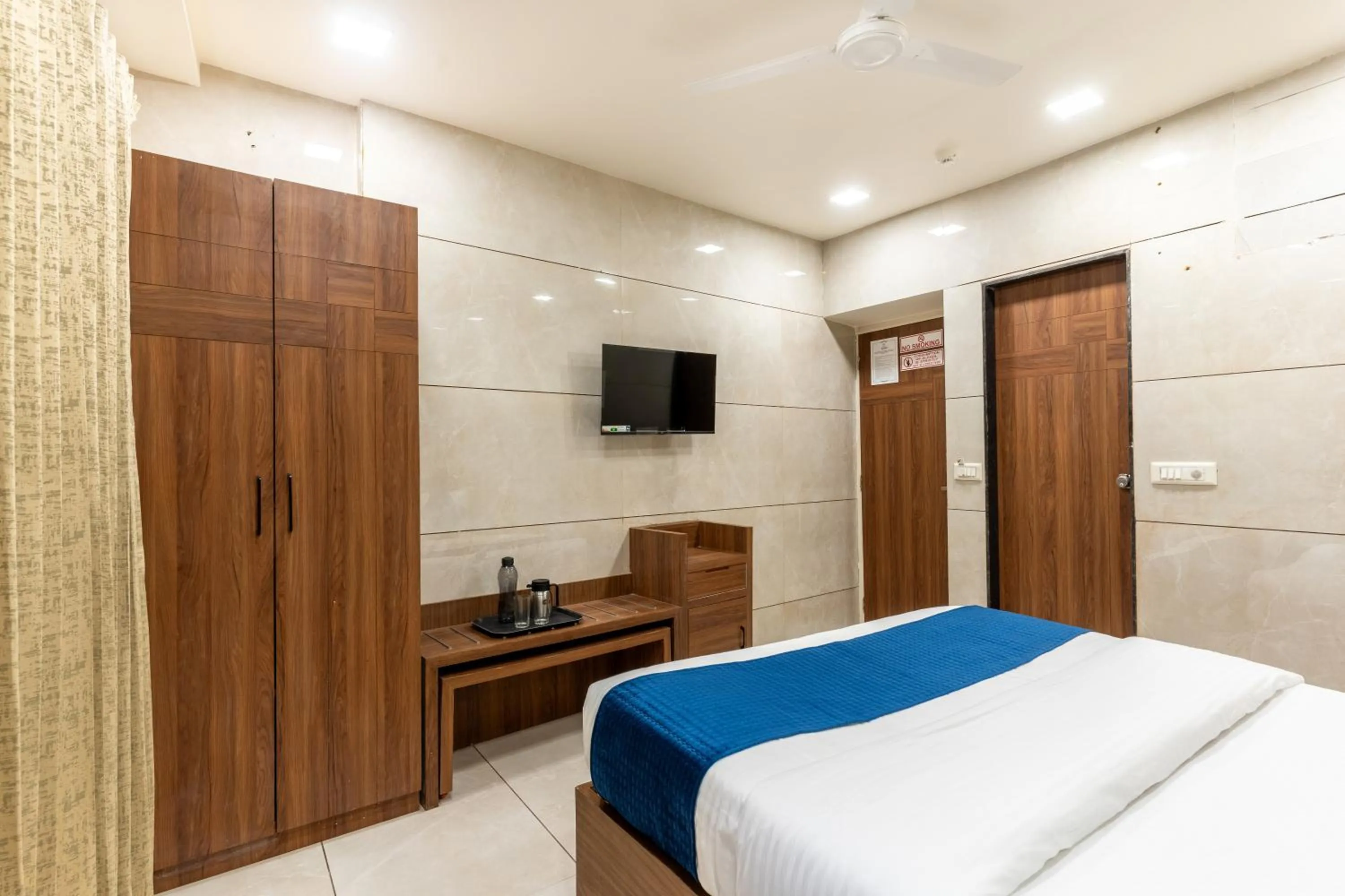 Bed in Hotel Noble Inn, Ahmedabad