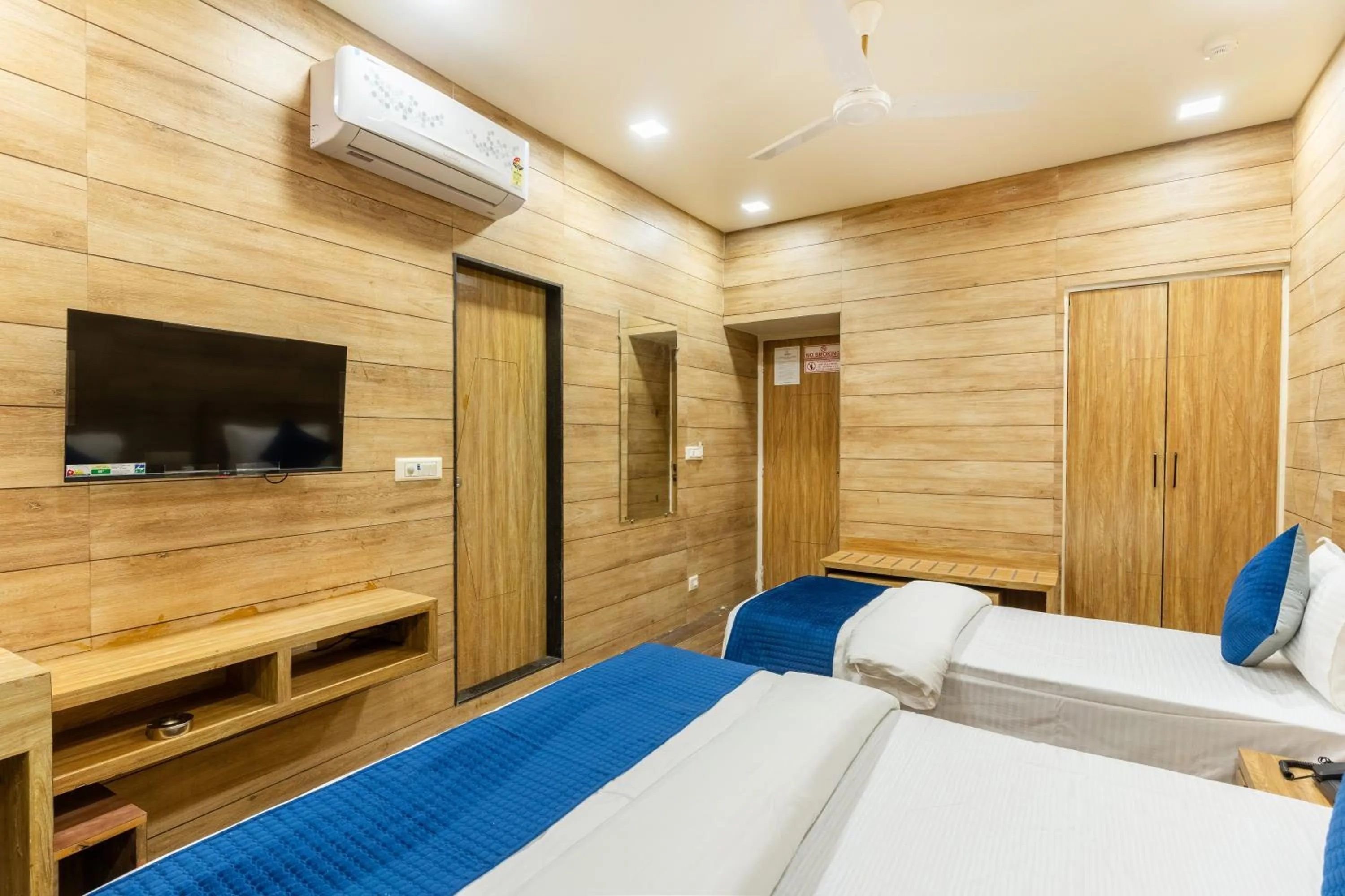 Bed in Hotel Noble Inn, Ahmedabad