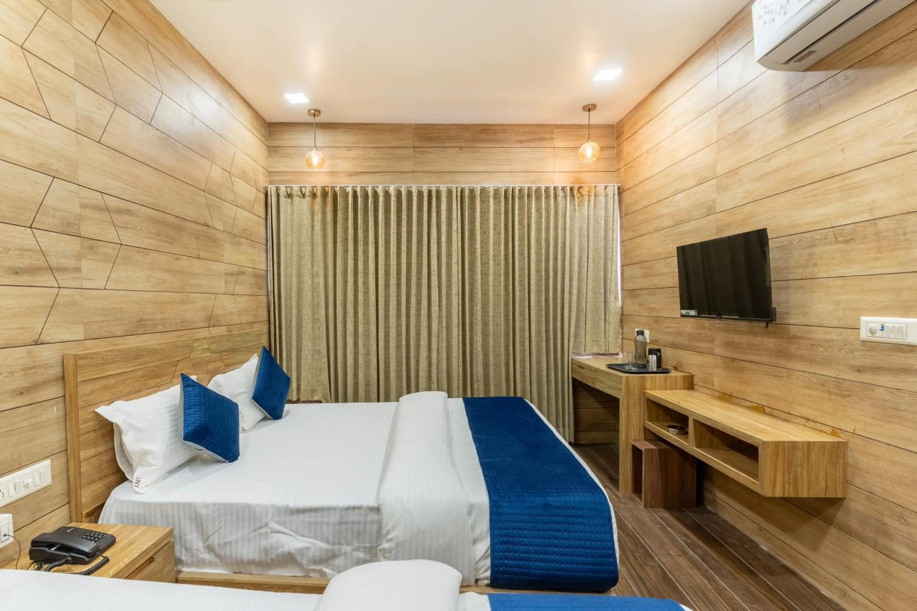 Bed in Hotel Noble Inn, Ahmedabad