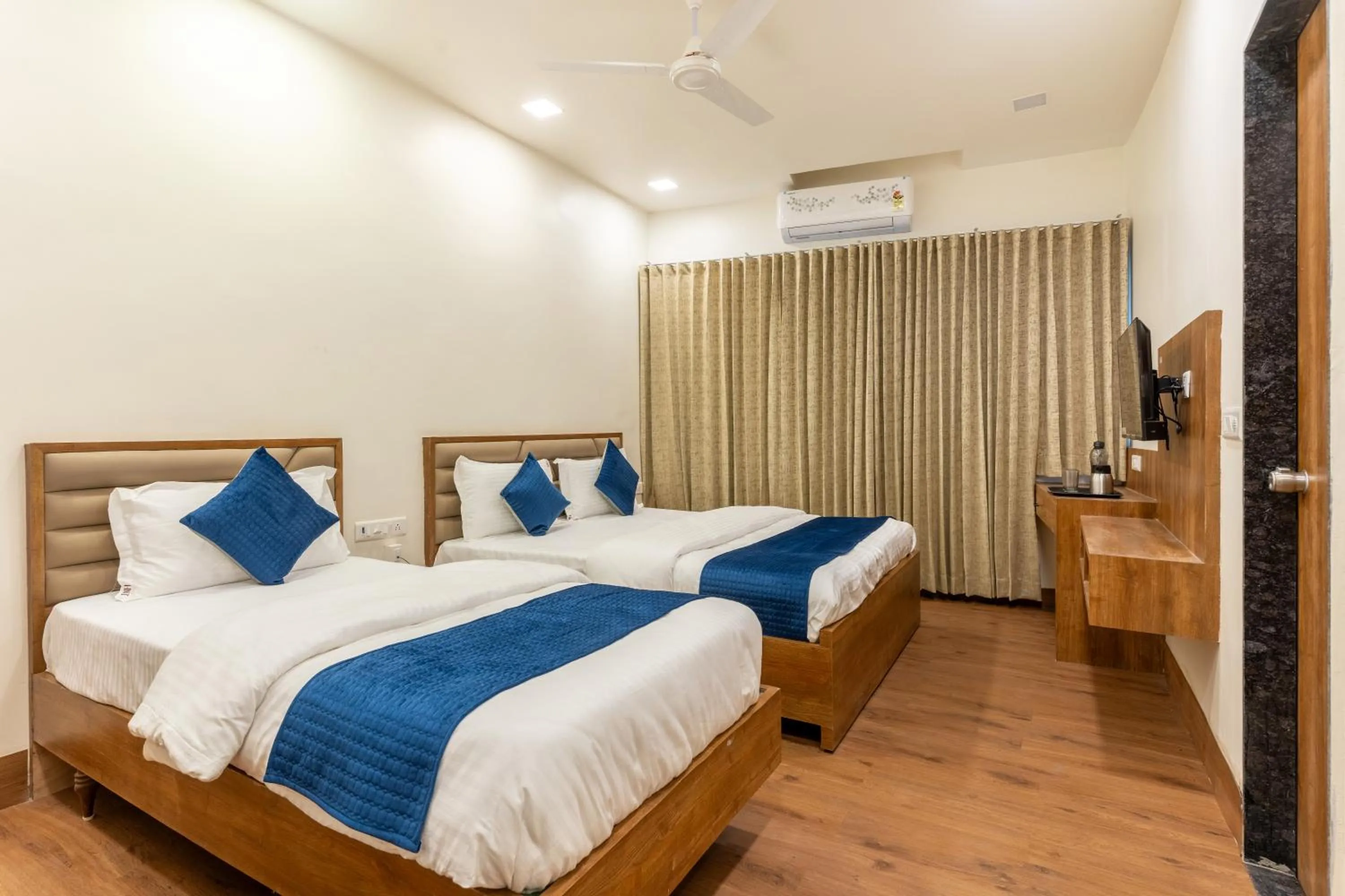 Bed in Hotel Noble Inn, Ahmedabad