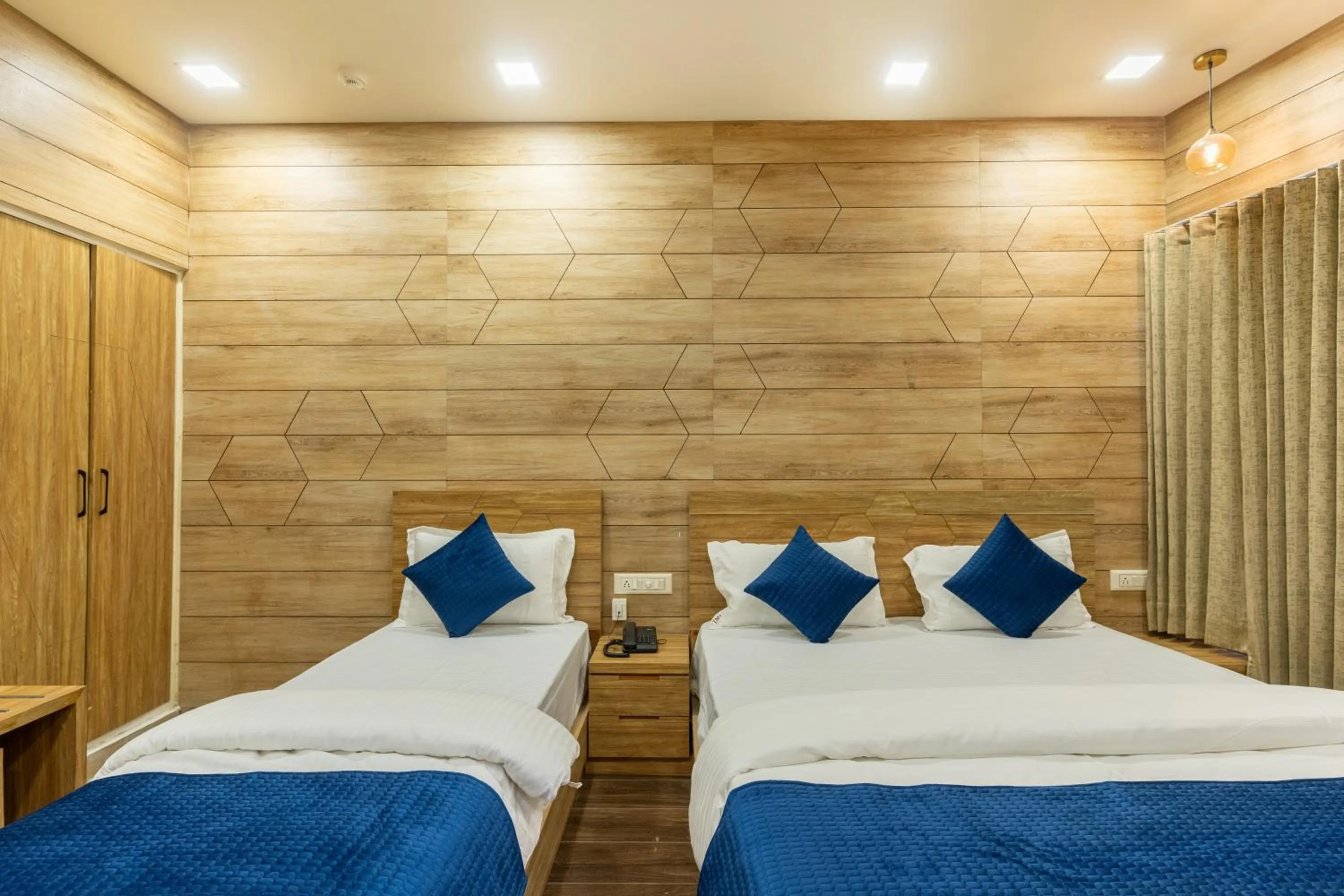 Bed in Hotel Noble Inn, Ahmedabad