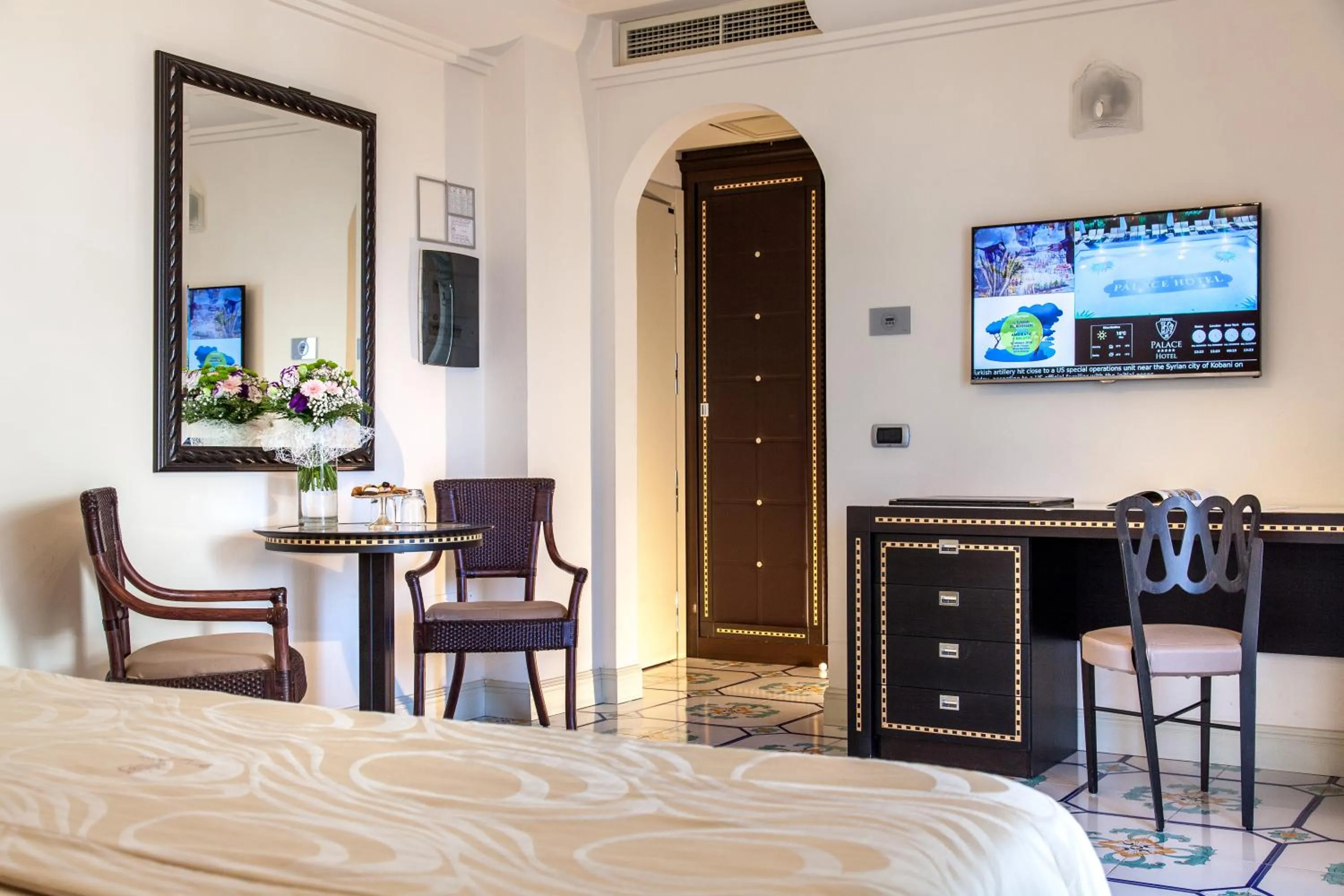 TV and multimedia, Bed in Palace Hotel