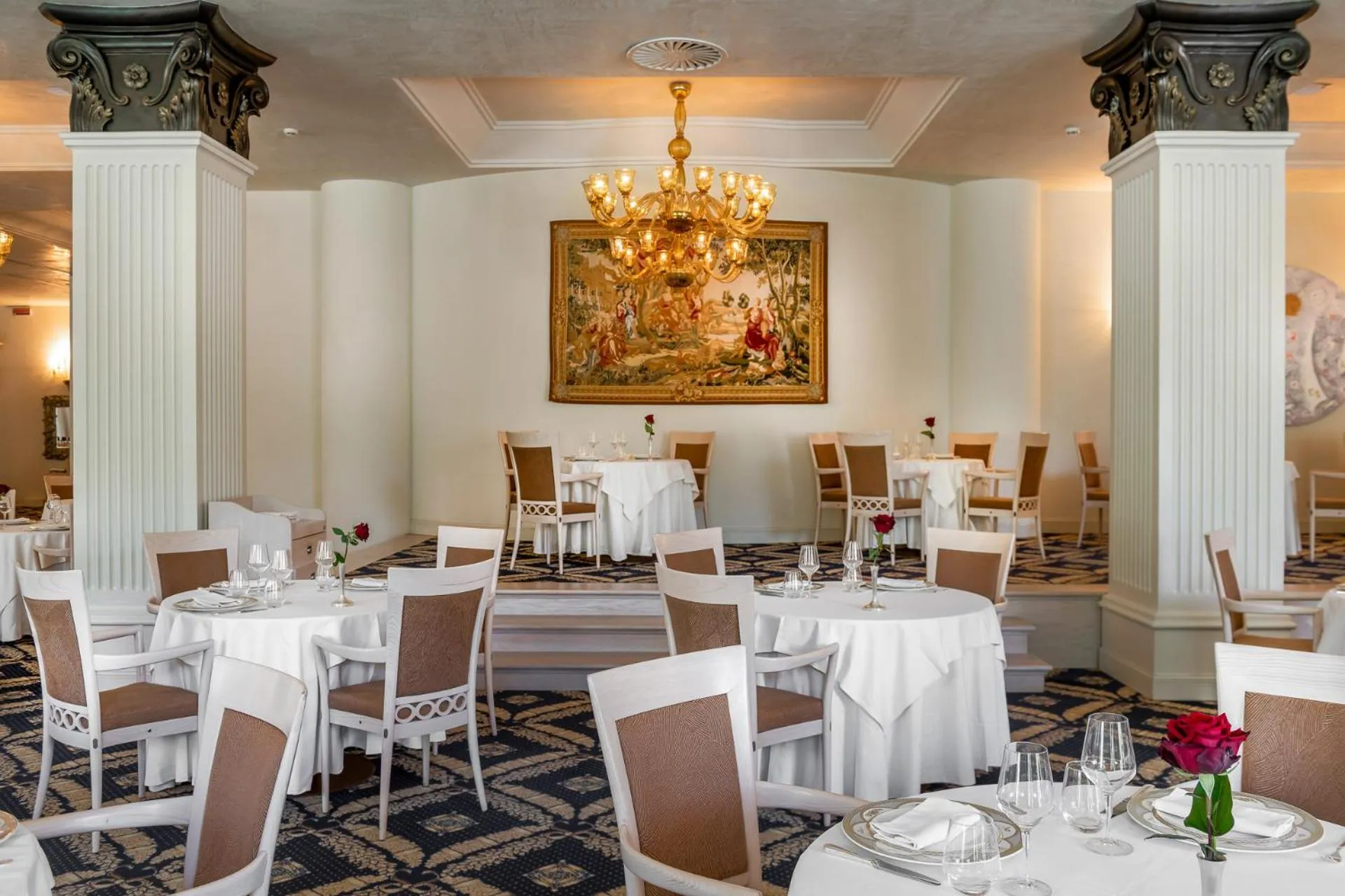 Restaurant/places to eat in Palace Hotel