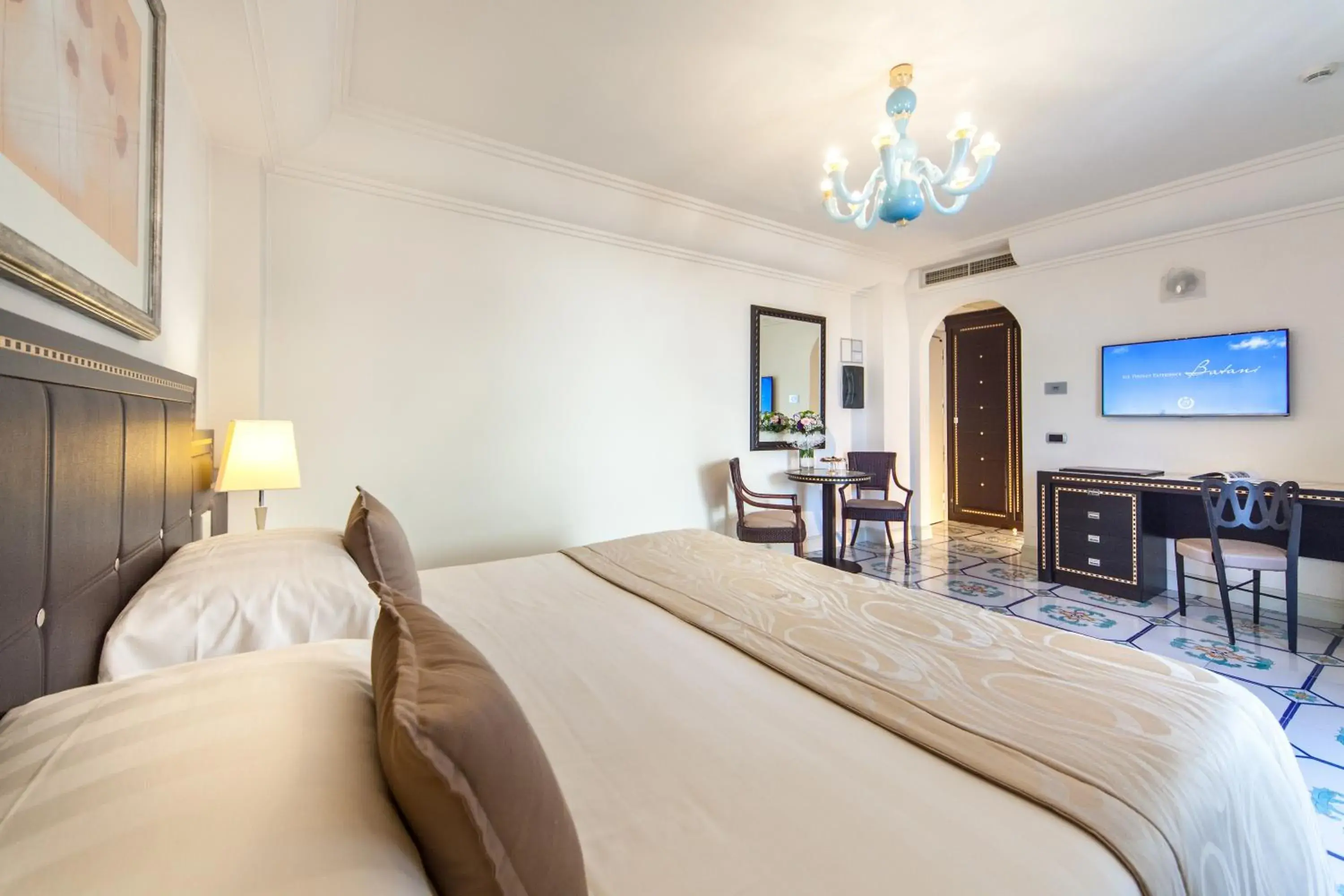 Photo of the whole room, Bed in Palace Hotel Photo of the whole room, Bed in Palace Hotel