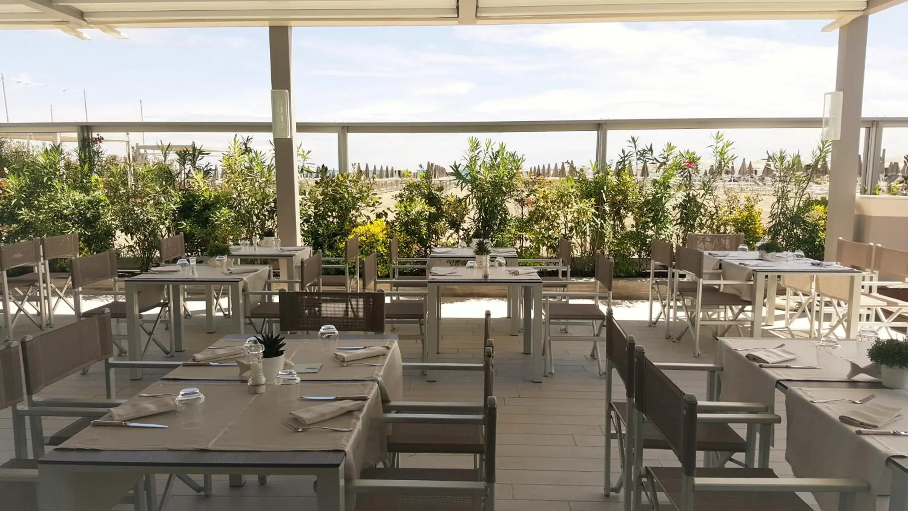 Restaurant/places to eat in Palace Hotel Restaurant/places to eat in Palace Hotel