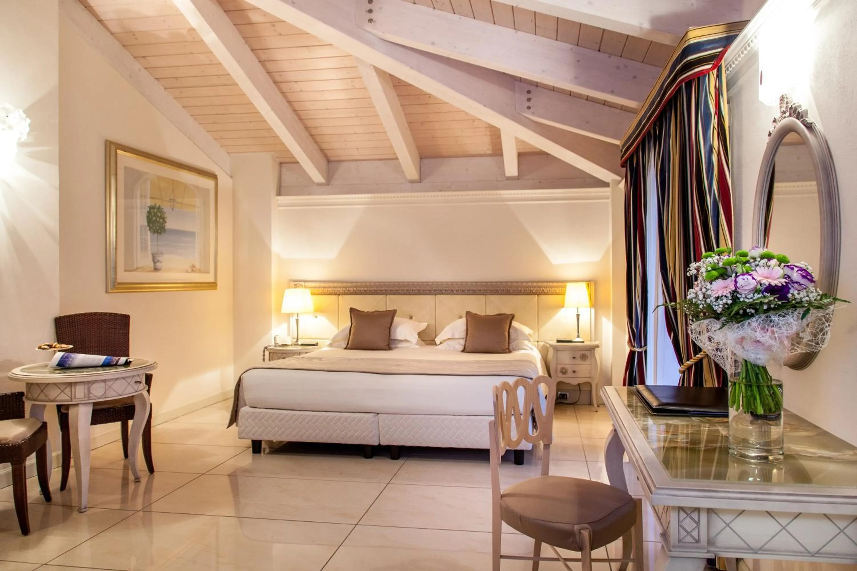 Photo of the whole room, Bed in Palace Hotel