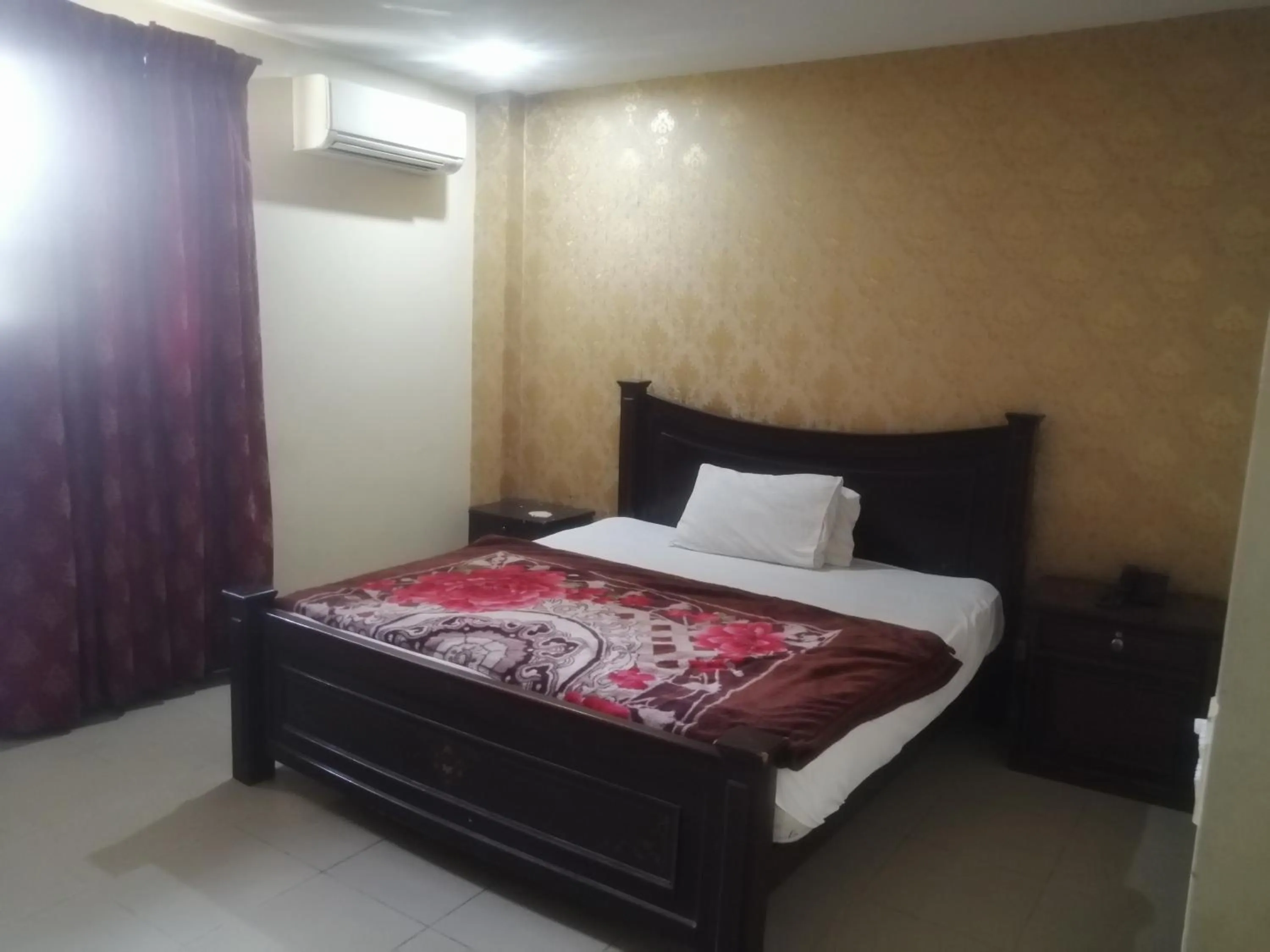 Bed in Fortville Hotel