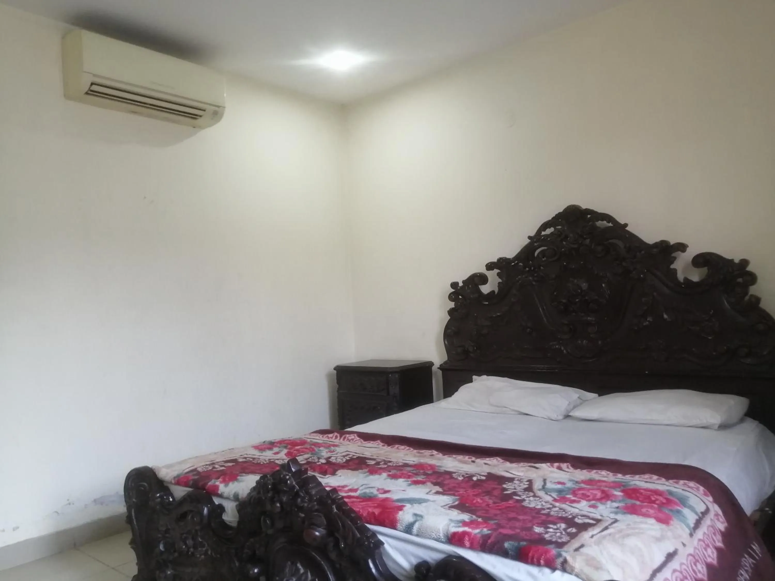 Bed in Fortville Hotel