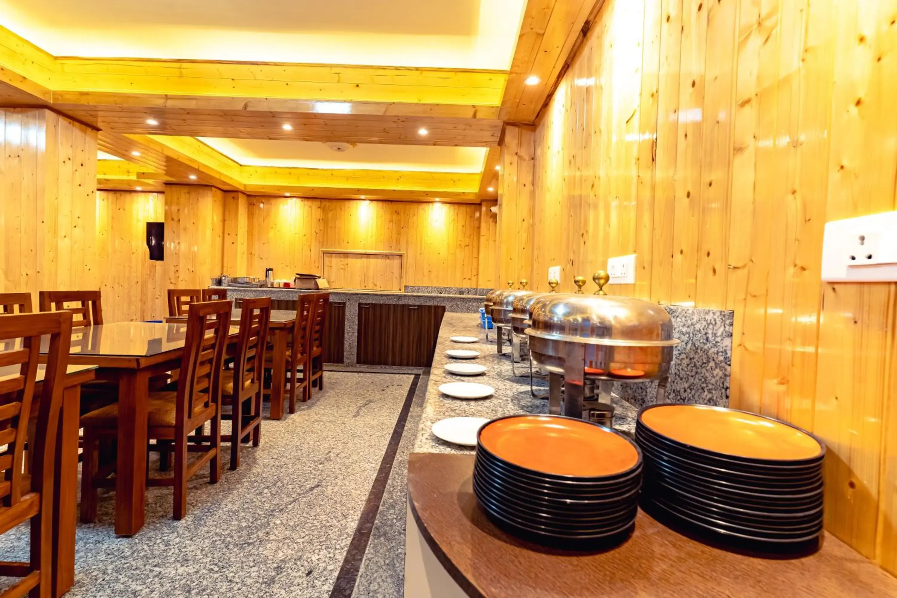 Restaurant/places to eat in The Golden Retreat Hotel in Pelling Restaurant/places to eat in The Golden Retreat Hotel in Pelling