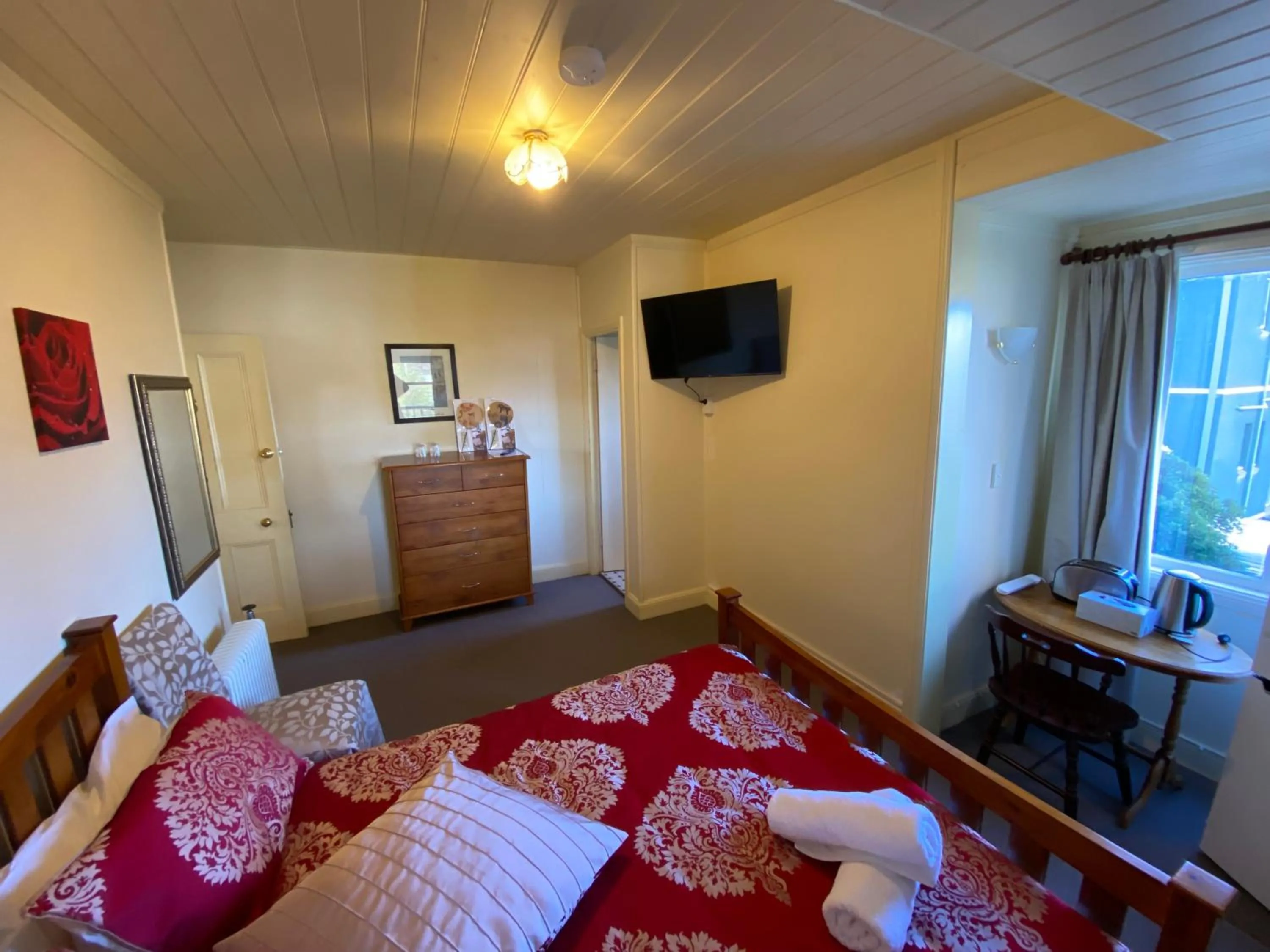 Deluxe Queen Room in Ellstanmor Guesthouse Cooma