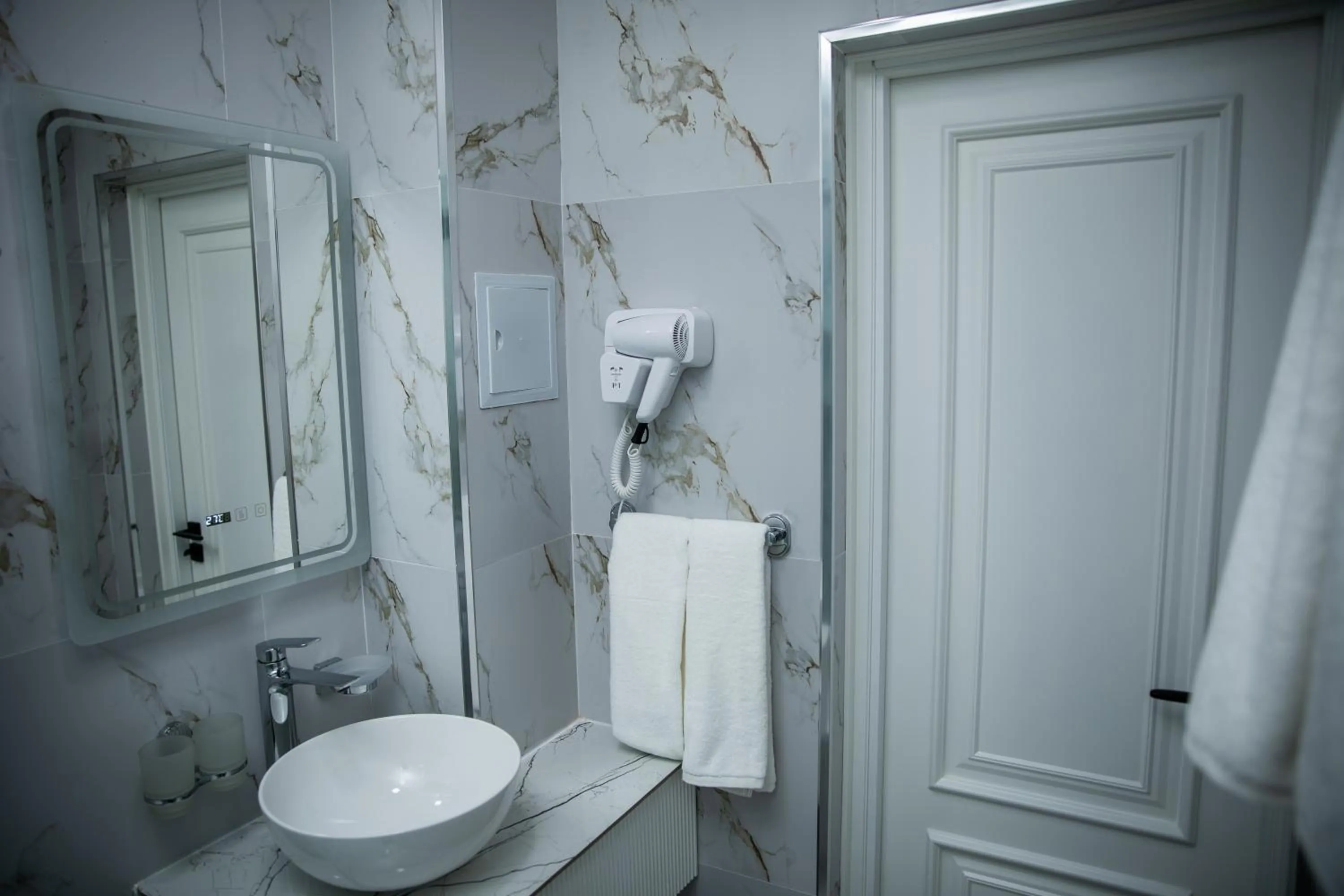 Shower in Qadim Hotel