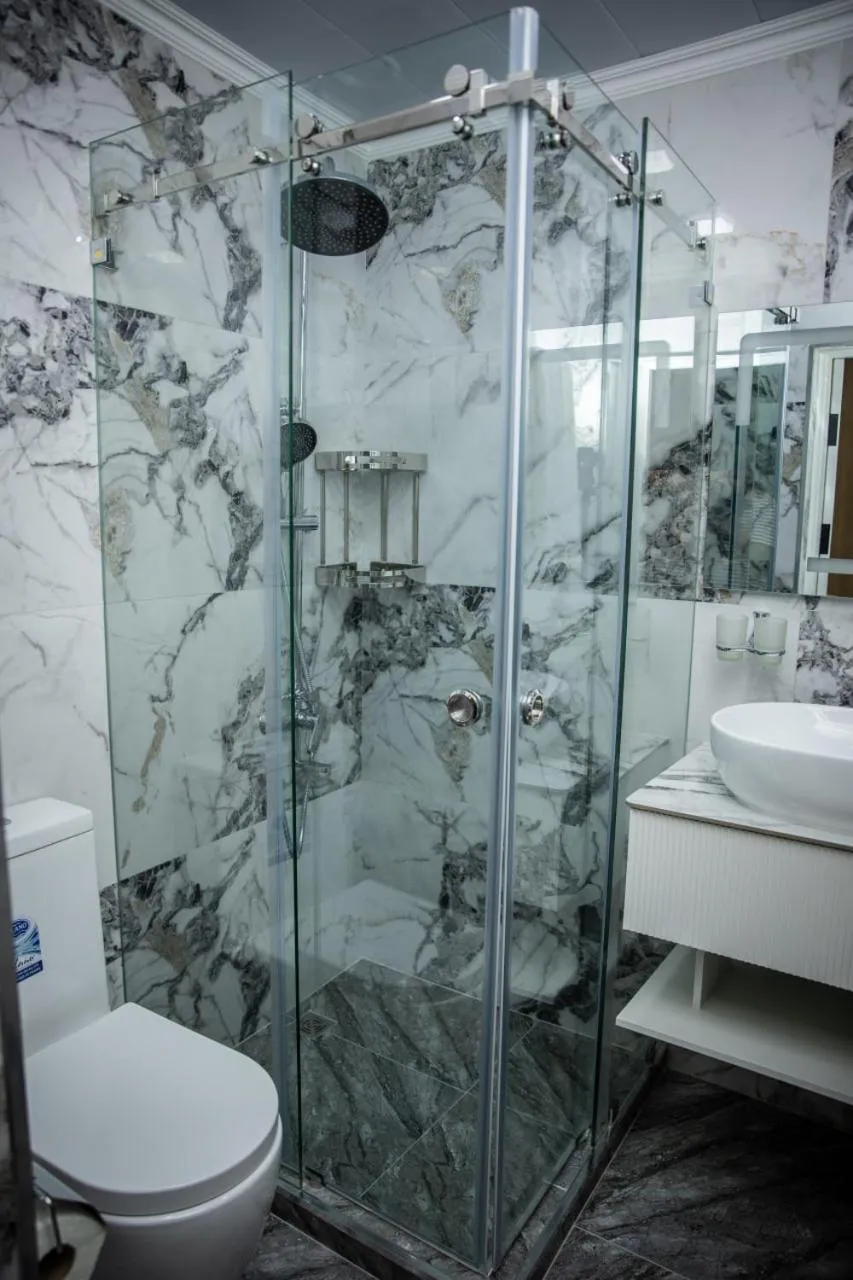 Shower in Qadim Hotel