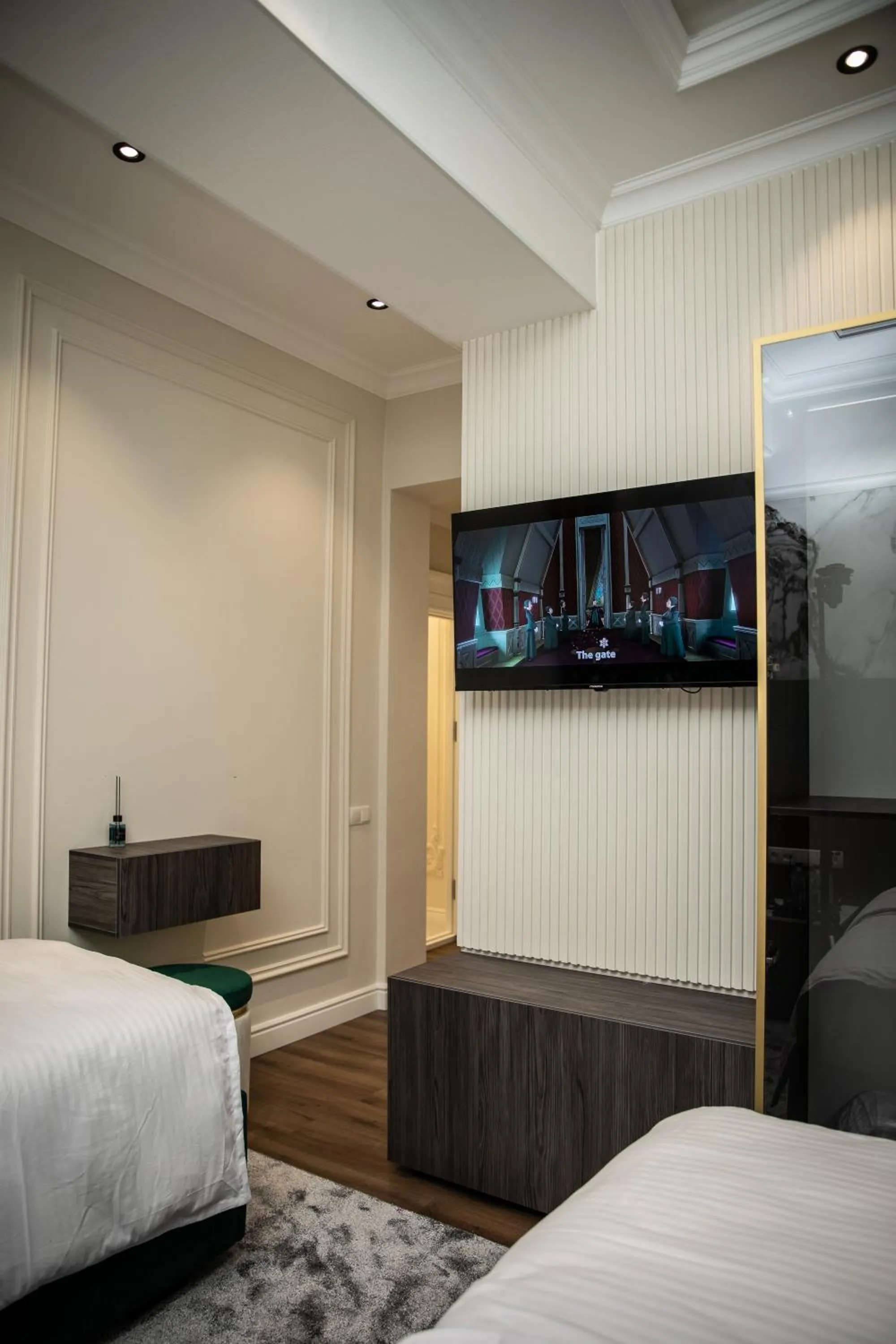 Communal lounge/ TV room, Bed in Qadim Hotel