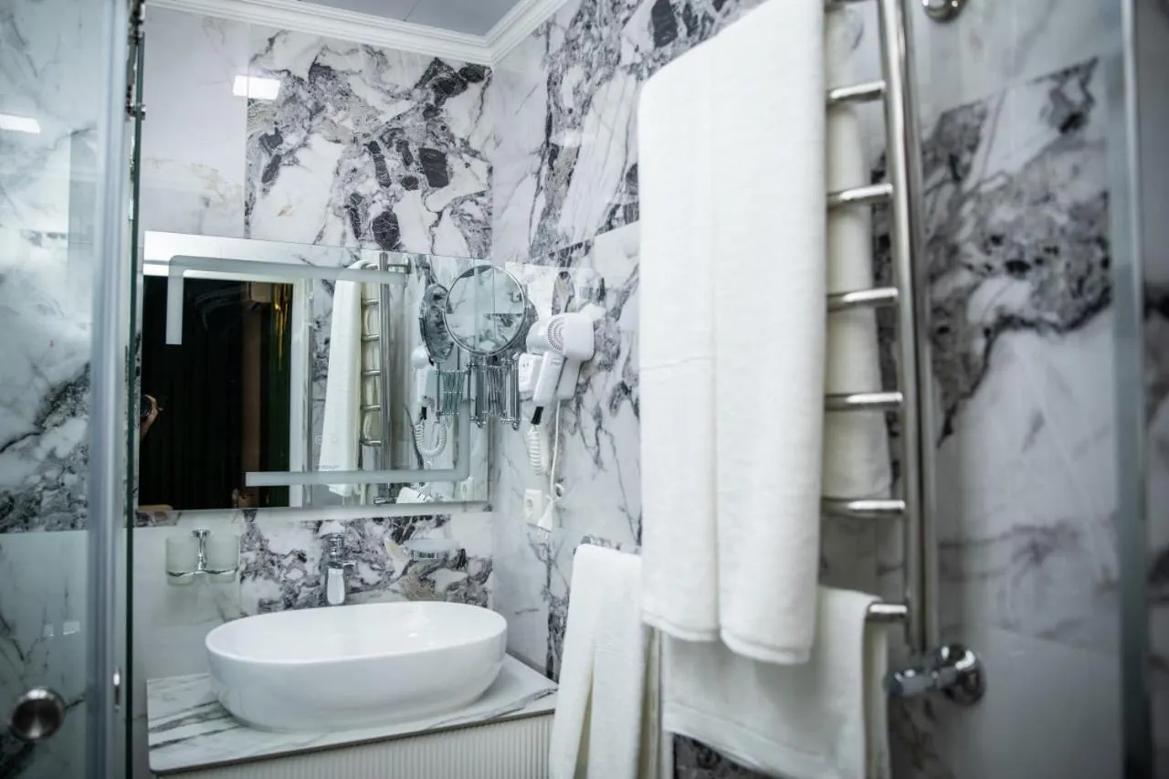 Shower in Qadim Hotel