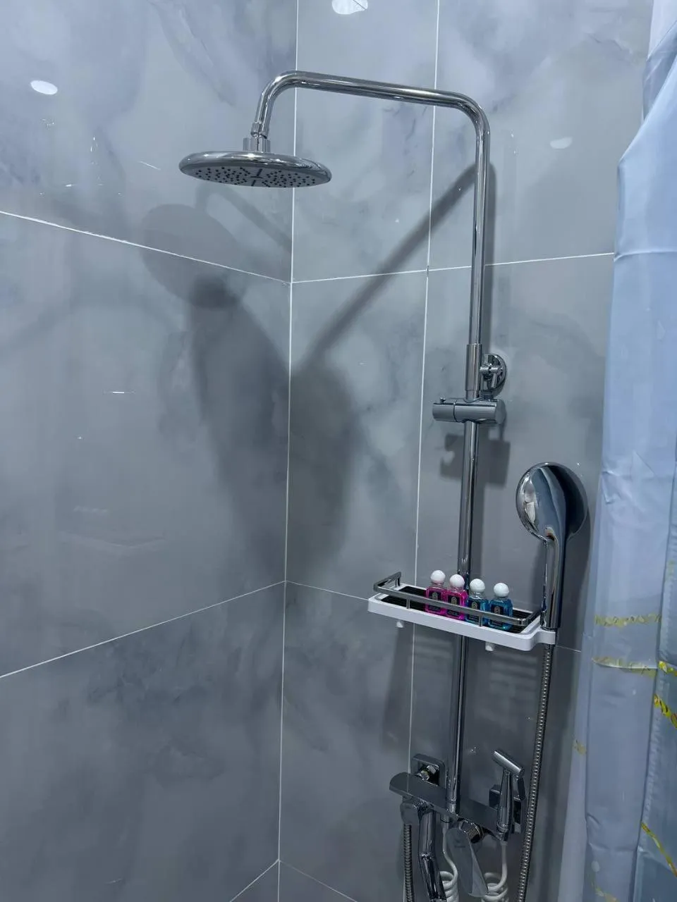 Shower in Qadim Hotel