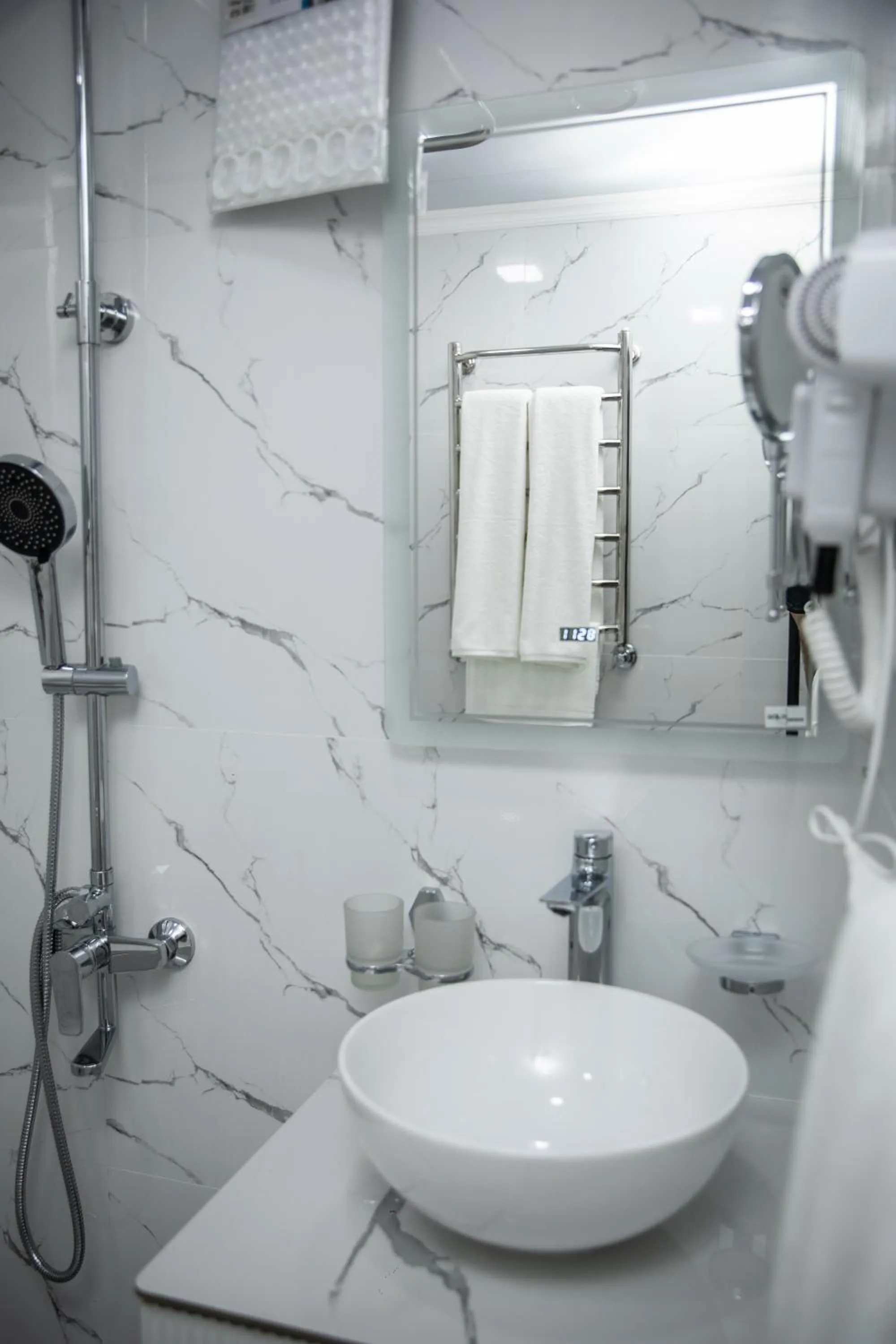 Shower in Qadim Hotel