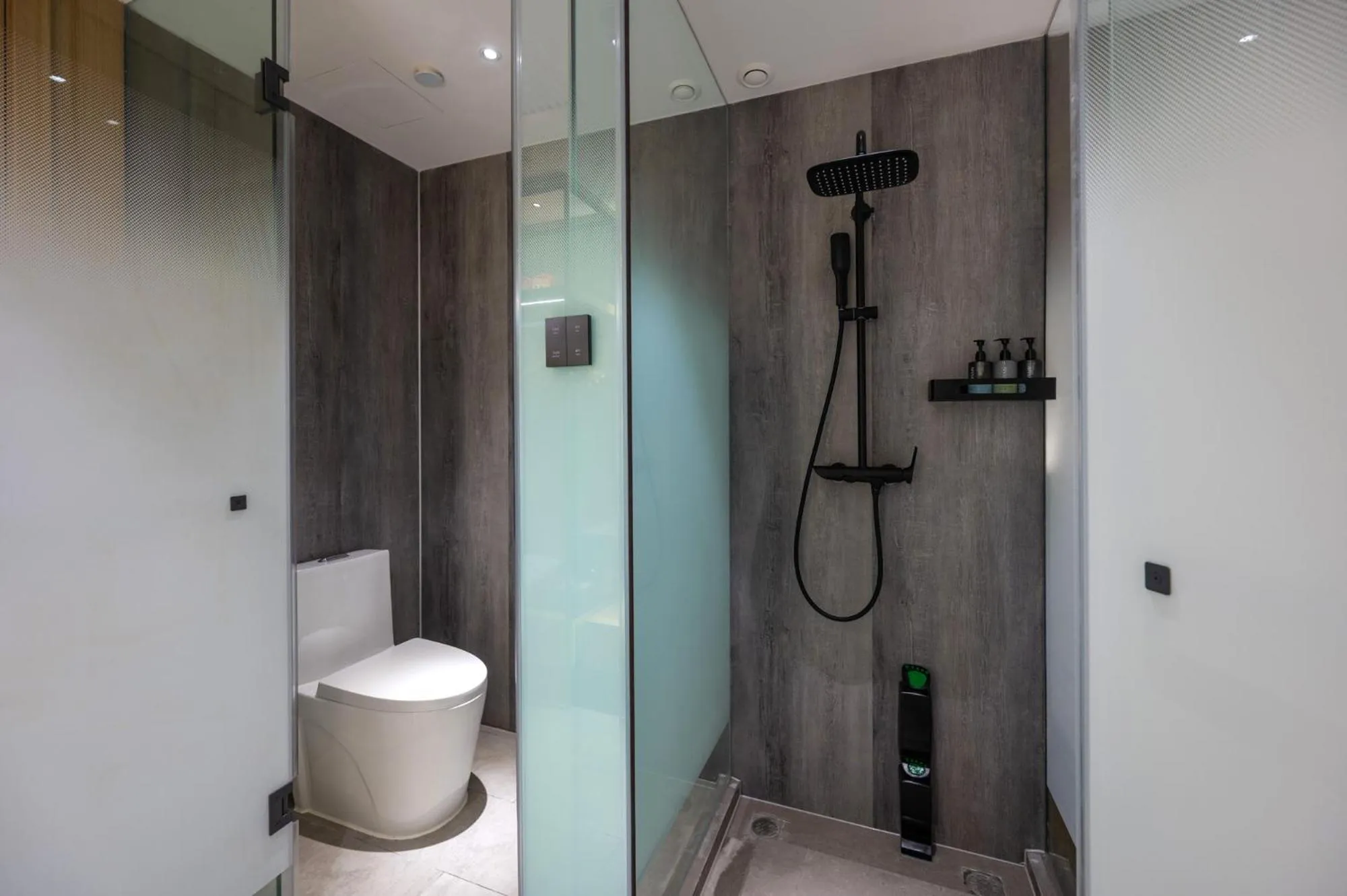 Shower in True Go Hotel Beijing Jianguomen Pediatric Institute