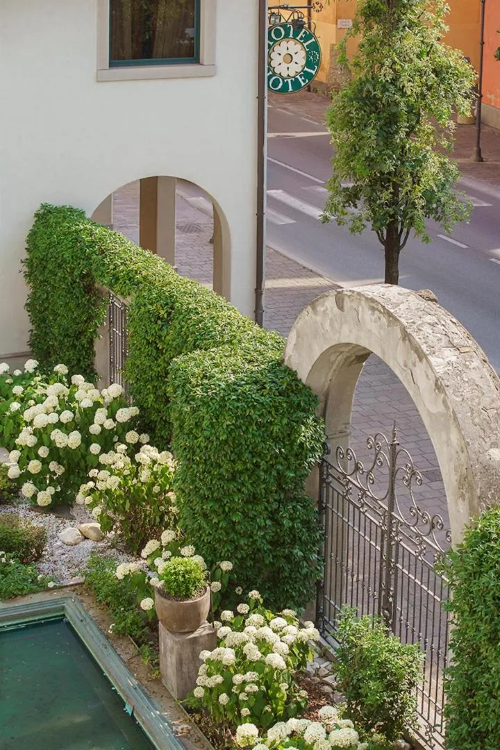 Garden in Bes Hotel Villa Zoia