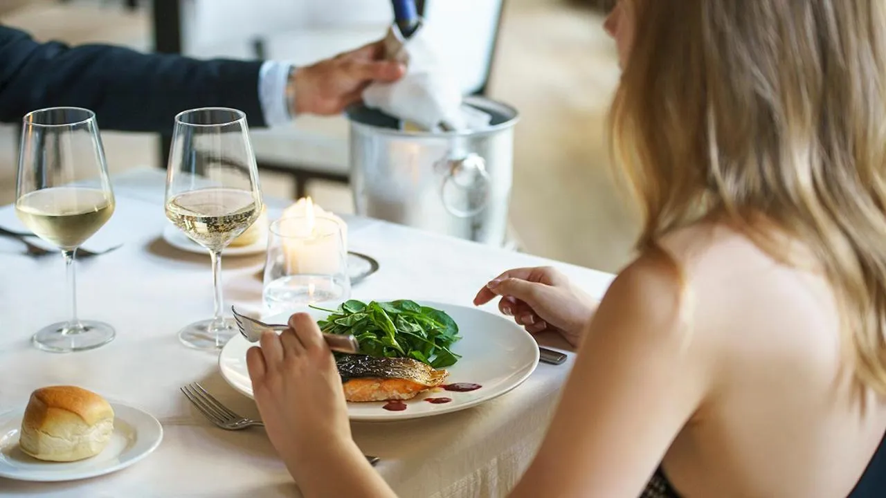 Restaurant/places to eat in Bes Hotel Villa Zoia