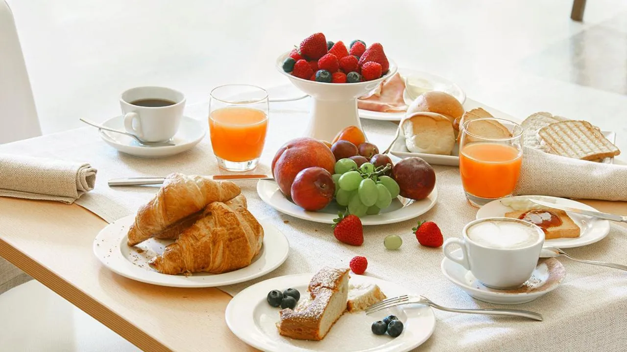 Buffet breakfast in Bes Hotel Villa Zoia
