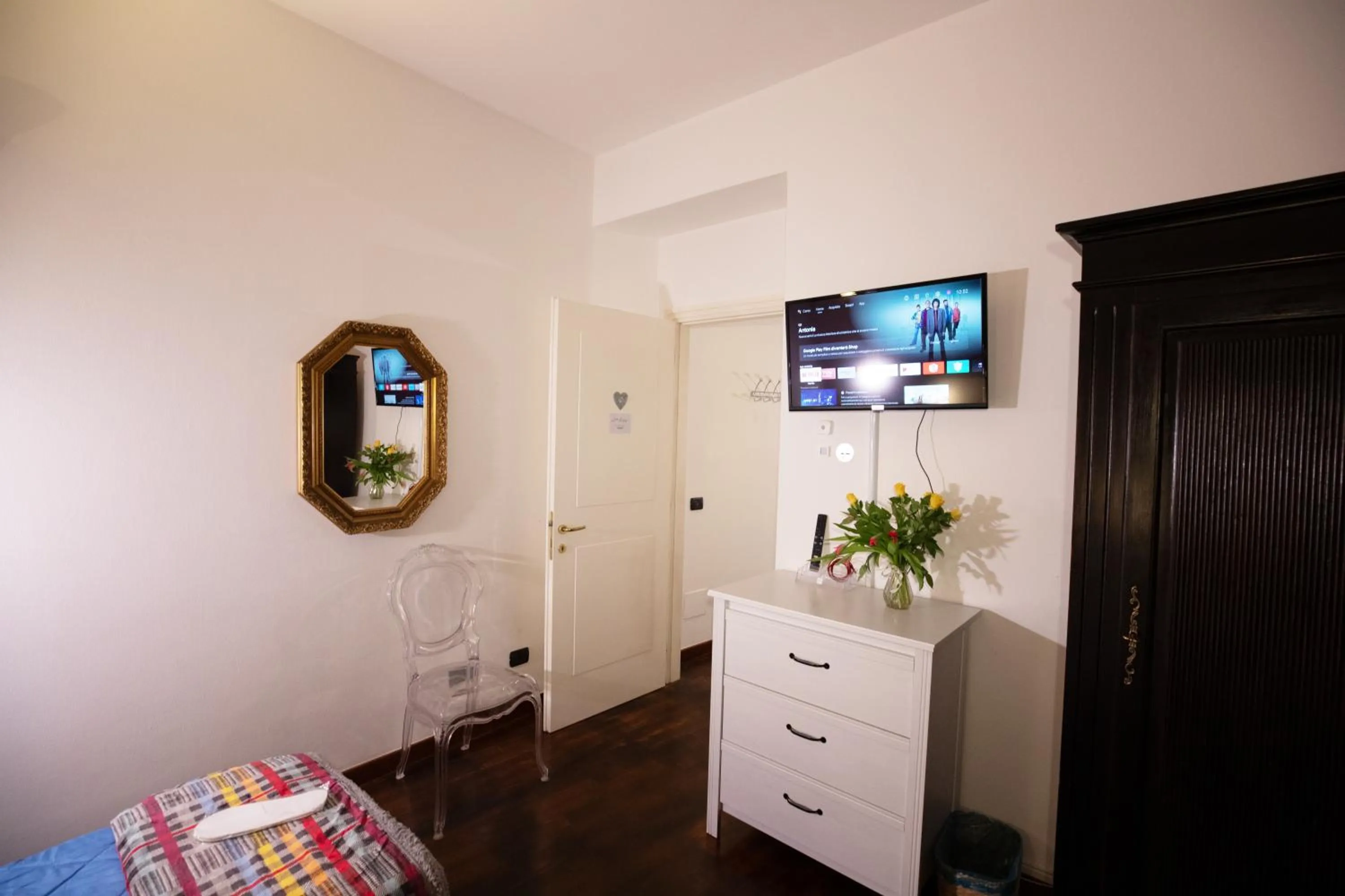 Bedroom, Bed in Like Romeo Suites
