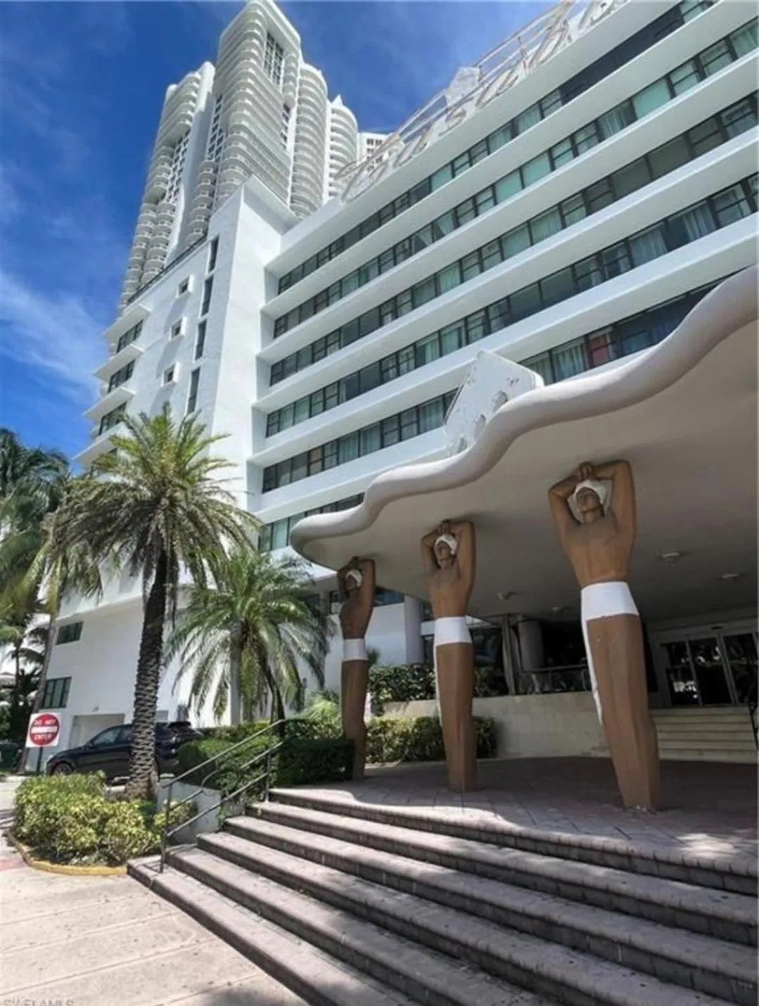 Property building in Oceanfront Studio Miami Beach