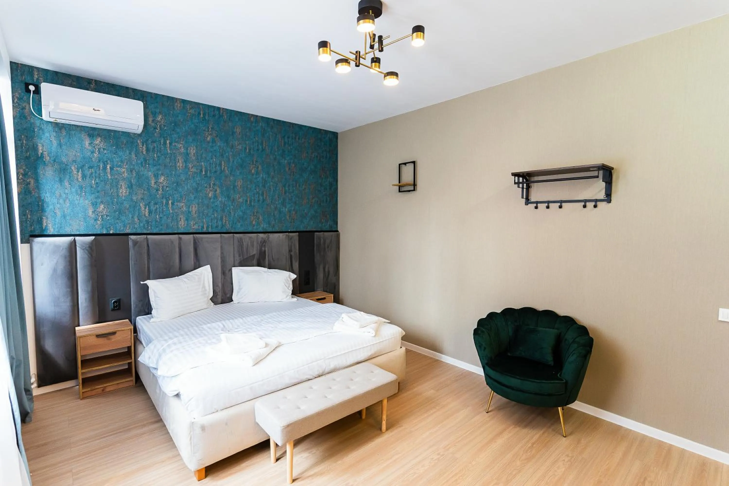 Bedroom, Bed in Central Rooms