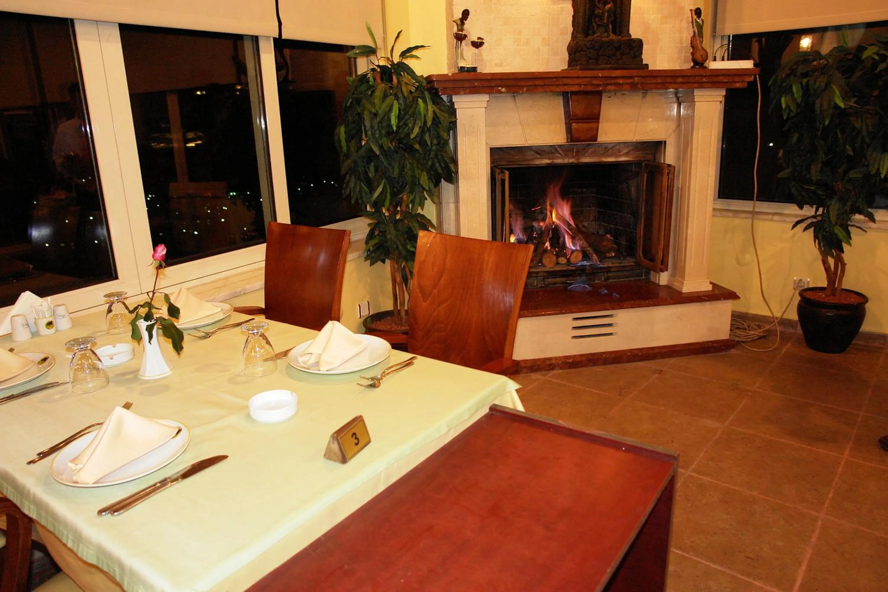 Restaurant/places to eat in Nysa Hotel