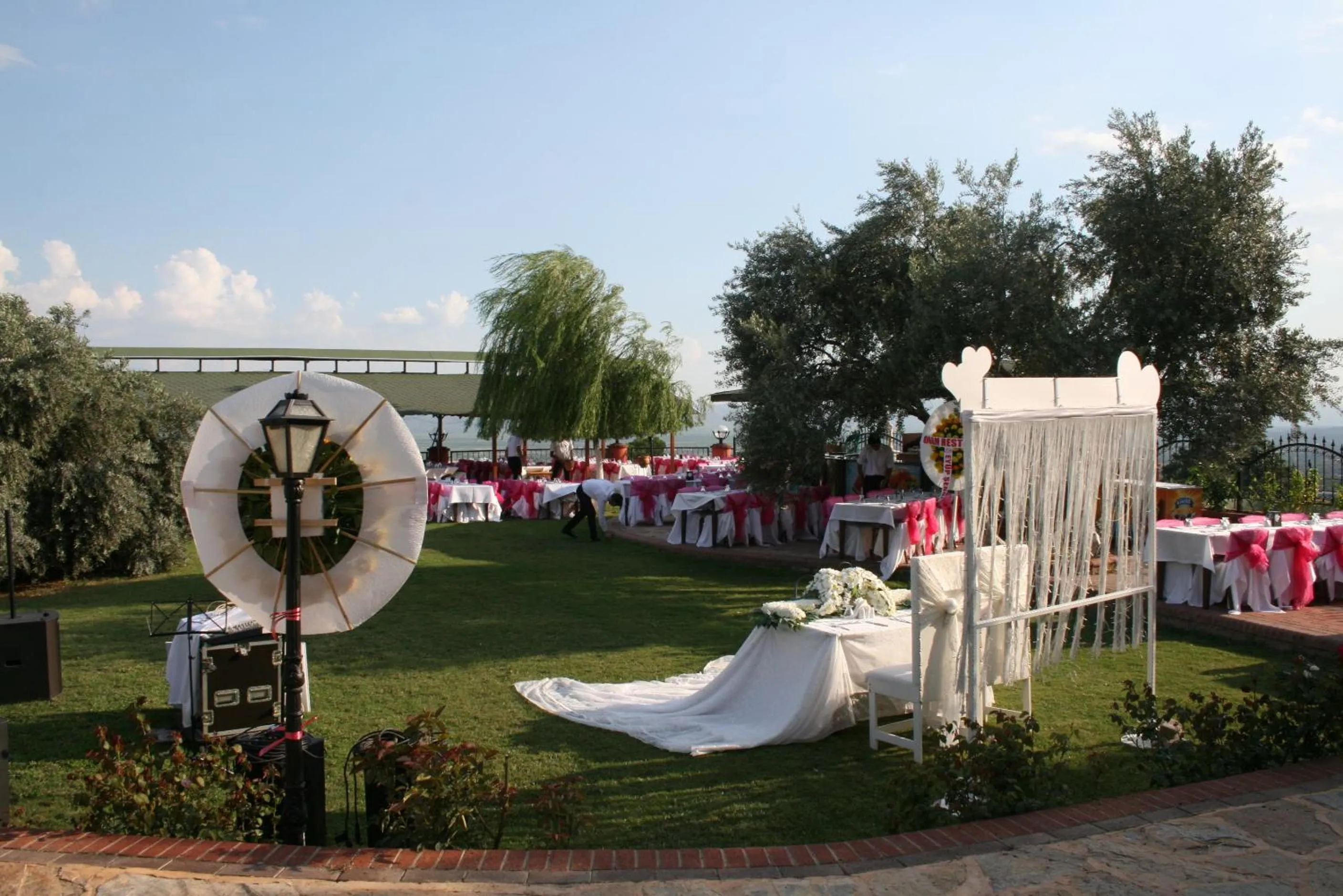 Restaurant/places to eat in Nysa Hotel