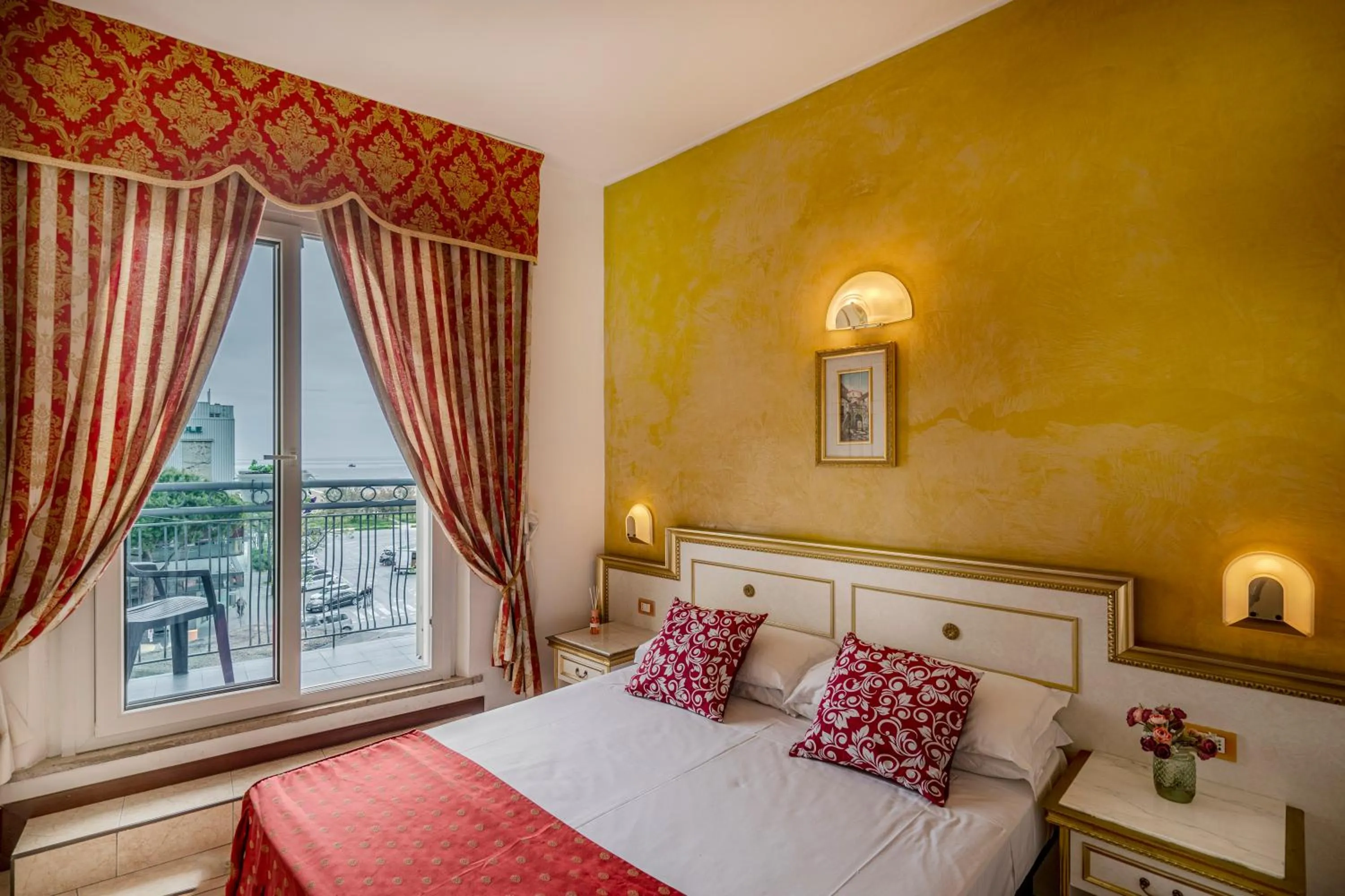 Standard Double or Twin Room with Balcony in Hotel King