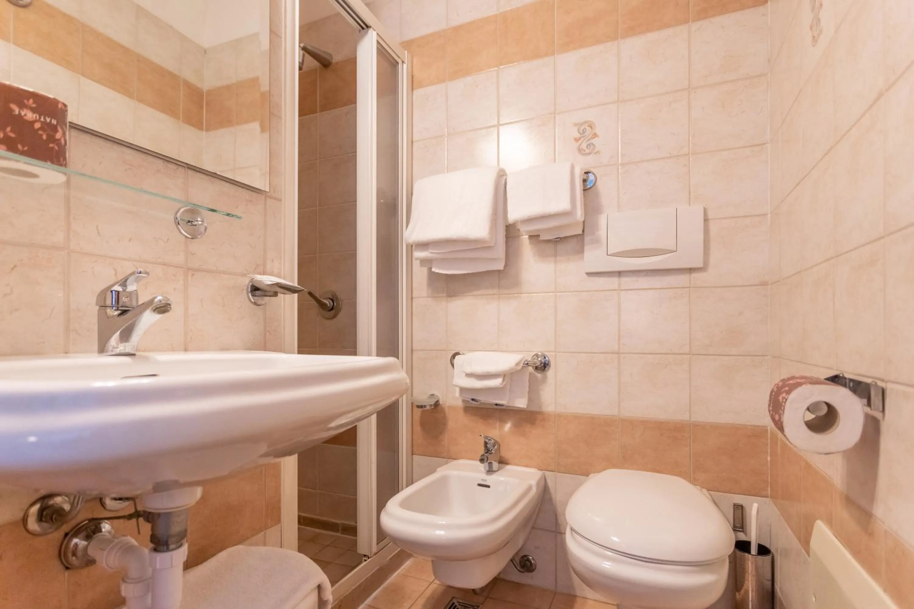 Bathroom in Hotel King