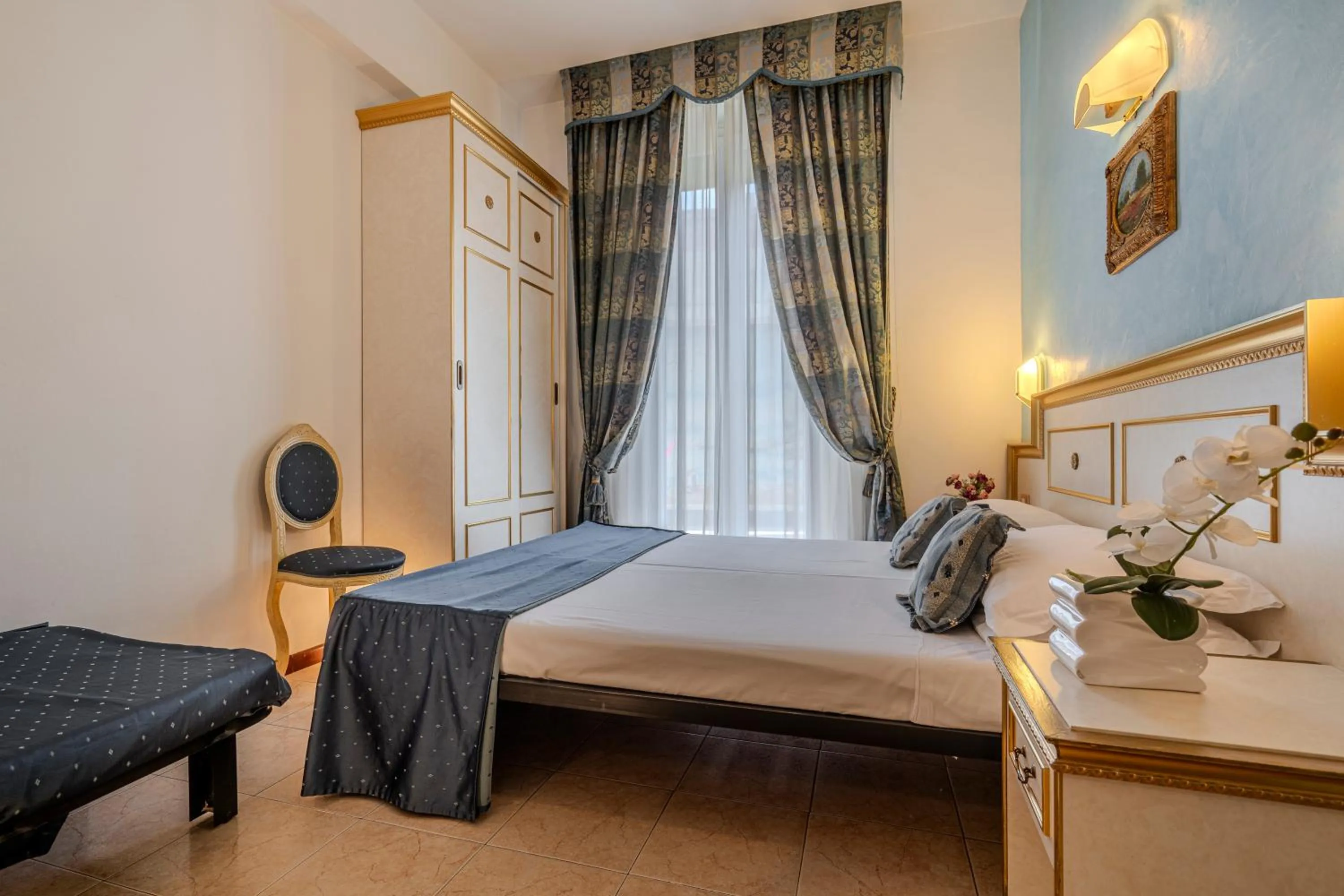 Bedroom, Bed in Hotel King