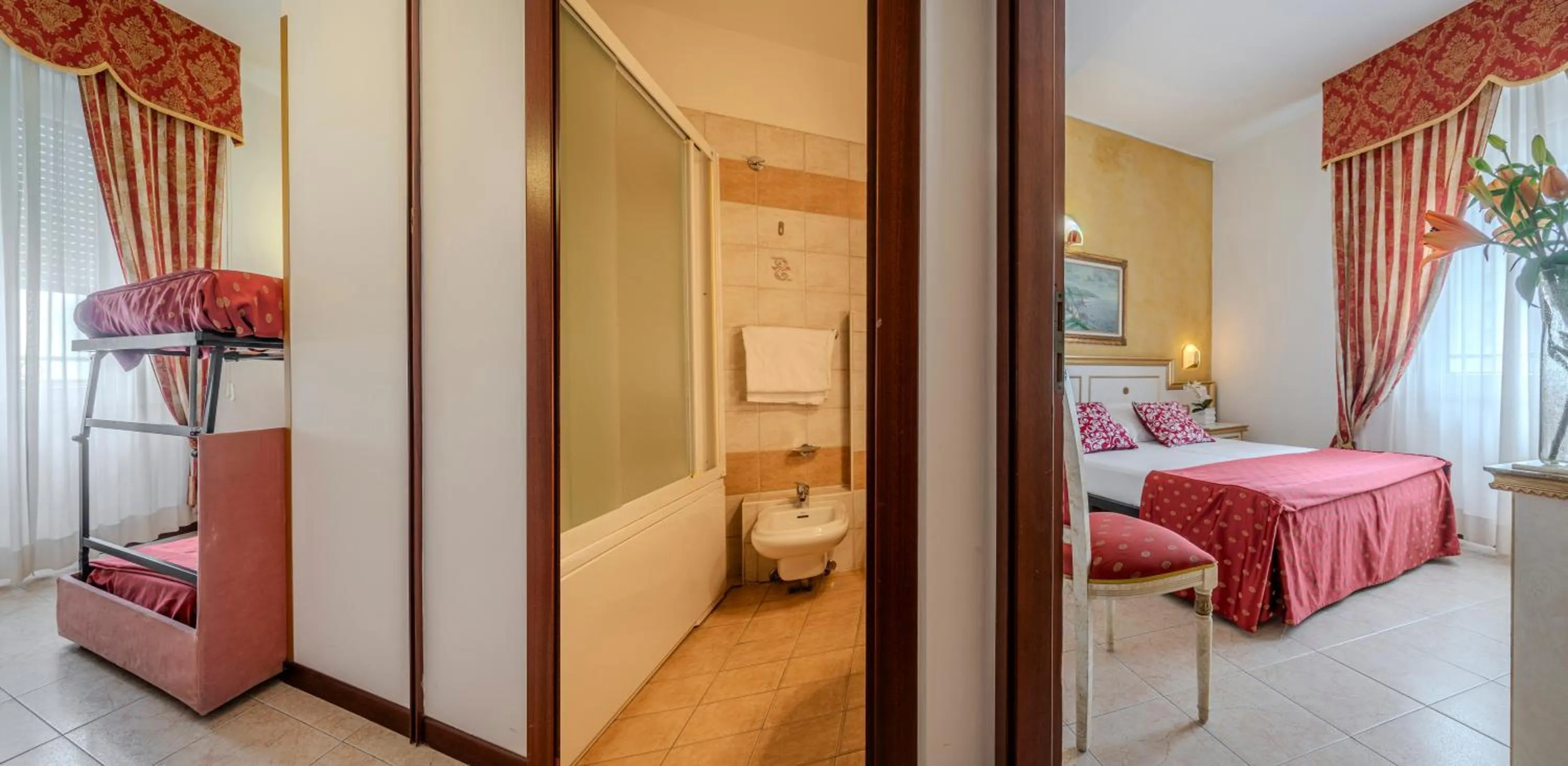 Photo of the whole room, Bed in Hotel King