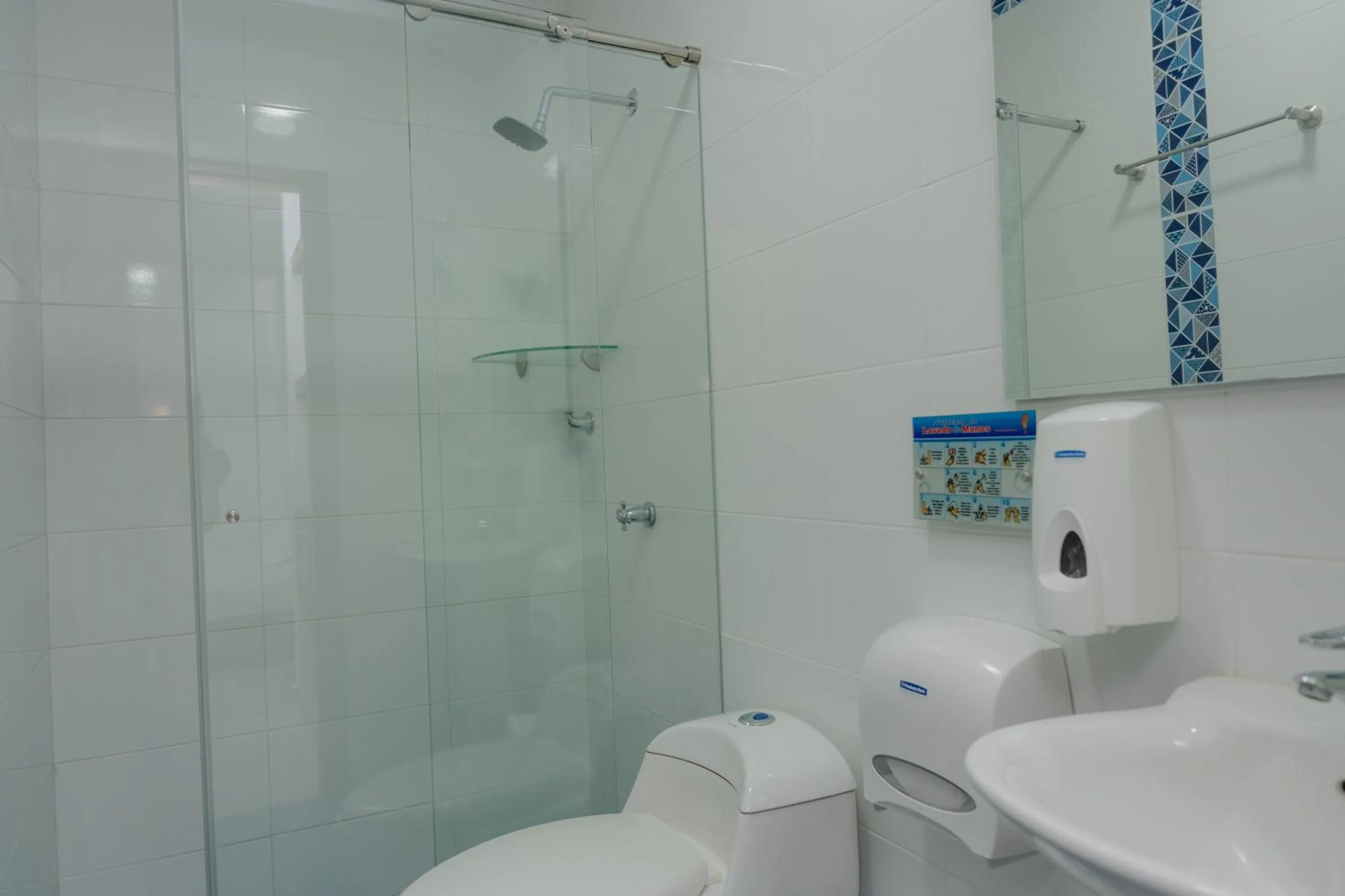 Shower in Hotel Aguamarina