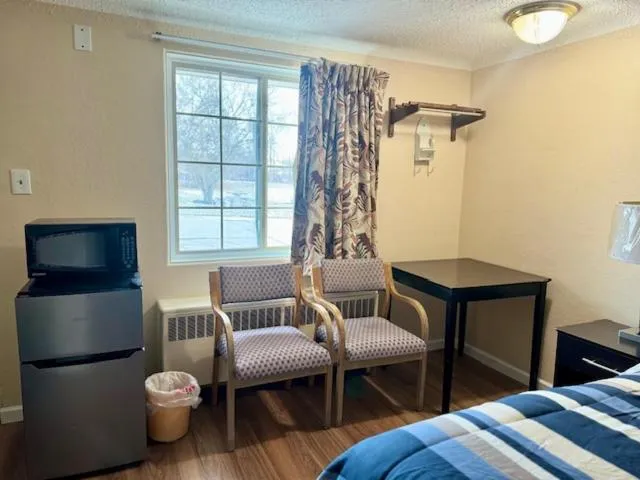 Bed in Gratiot View Motel