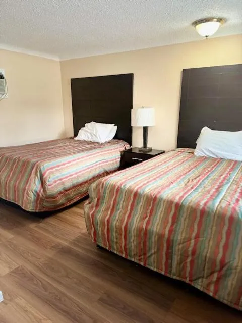 Bed in Gratiot View Motel