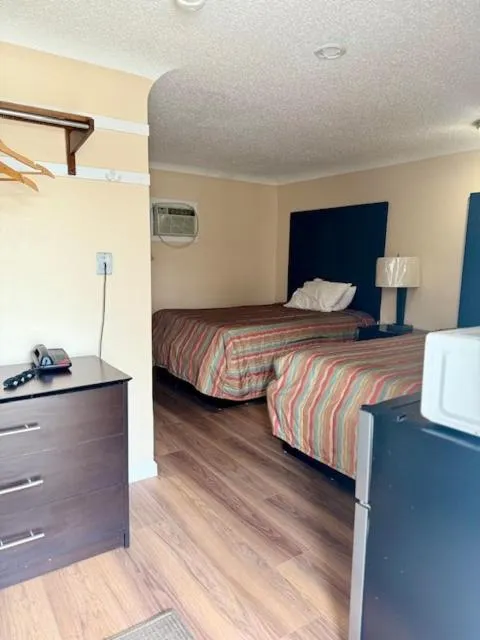 Bed in Gratiot View Motel