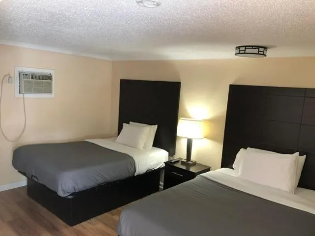 Bed in Gratiot View Motel