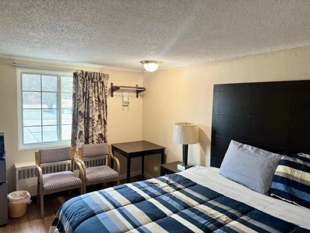 Bed in Gratiot View Motel